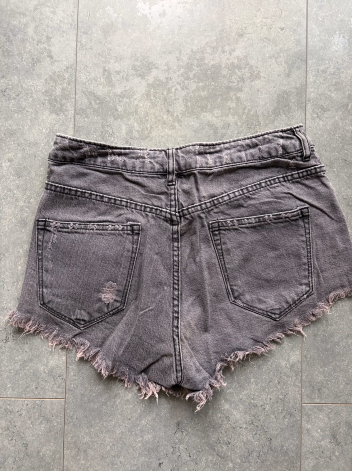 Grey distressed denim shorts, photo 2