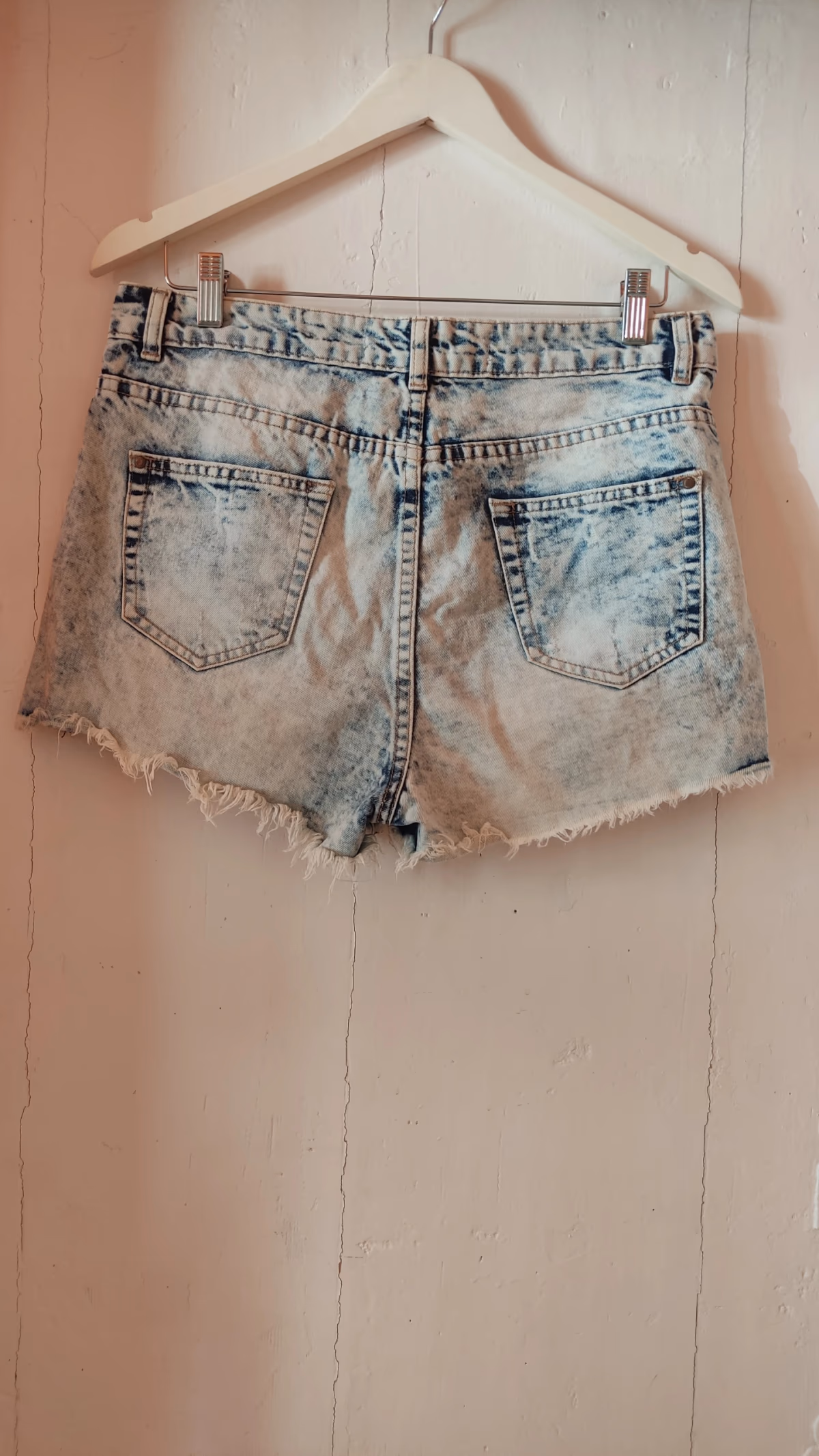 Acid-wash distressed denim shorts, photo 2