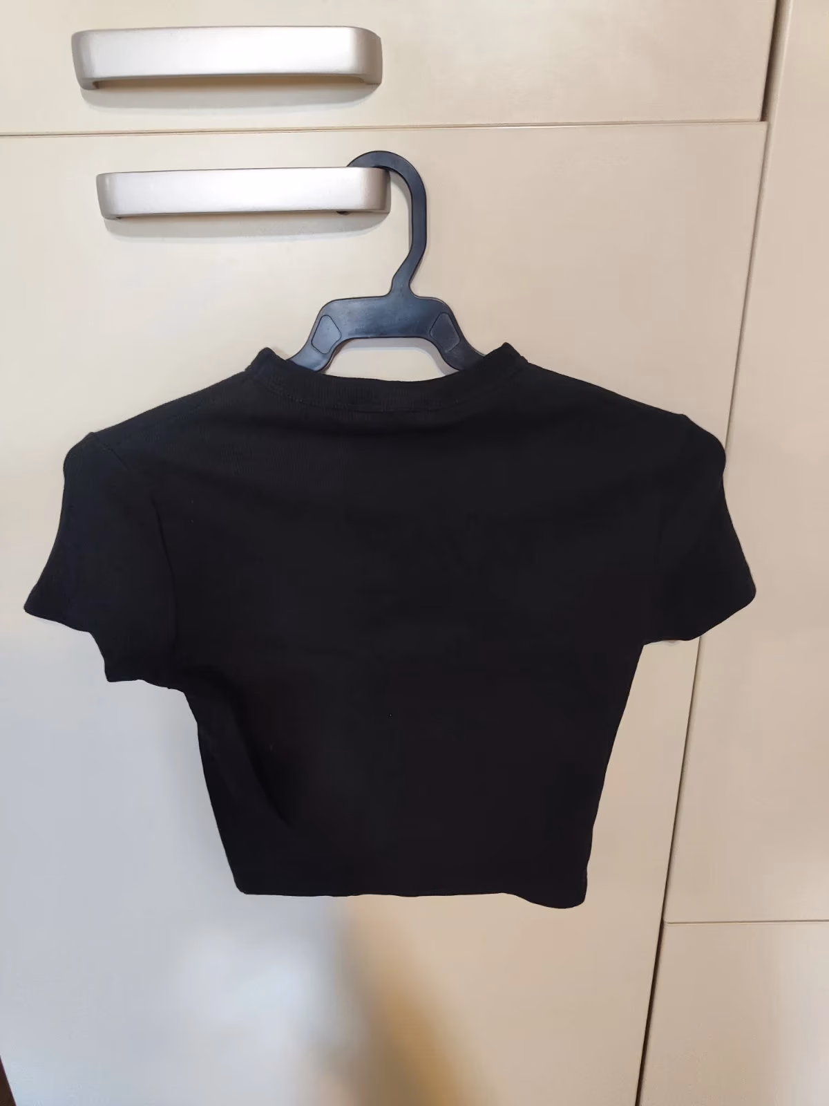 Black top, photo 3