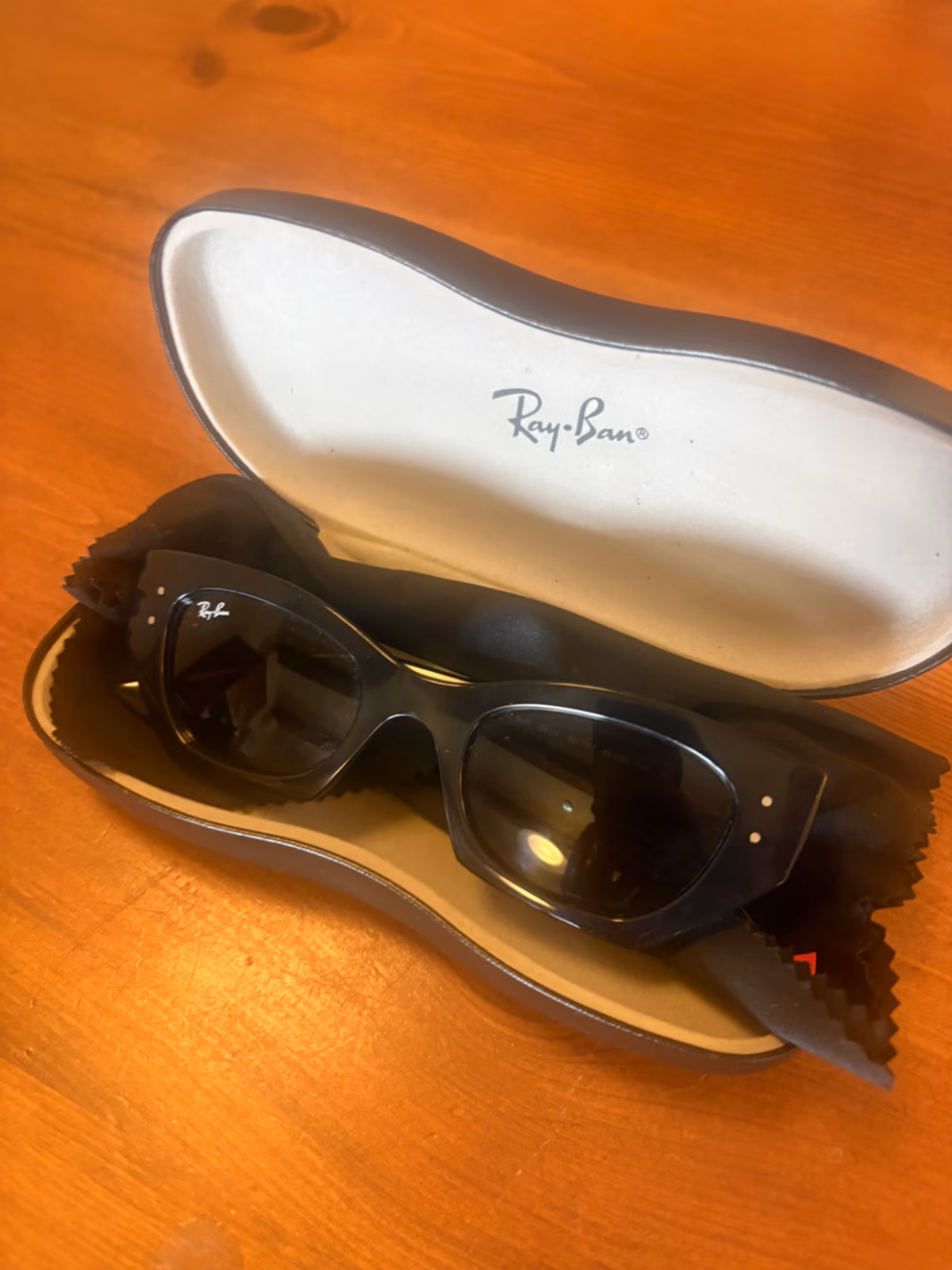 Ray-Ban black cat-eye sunglasses, photo 2