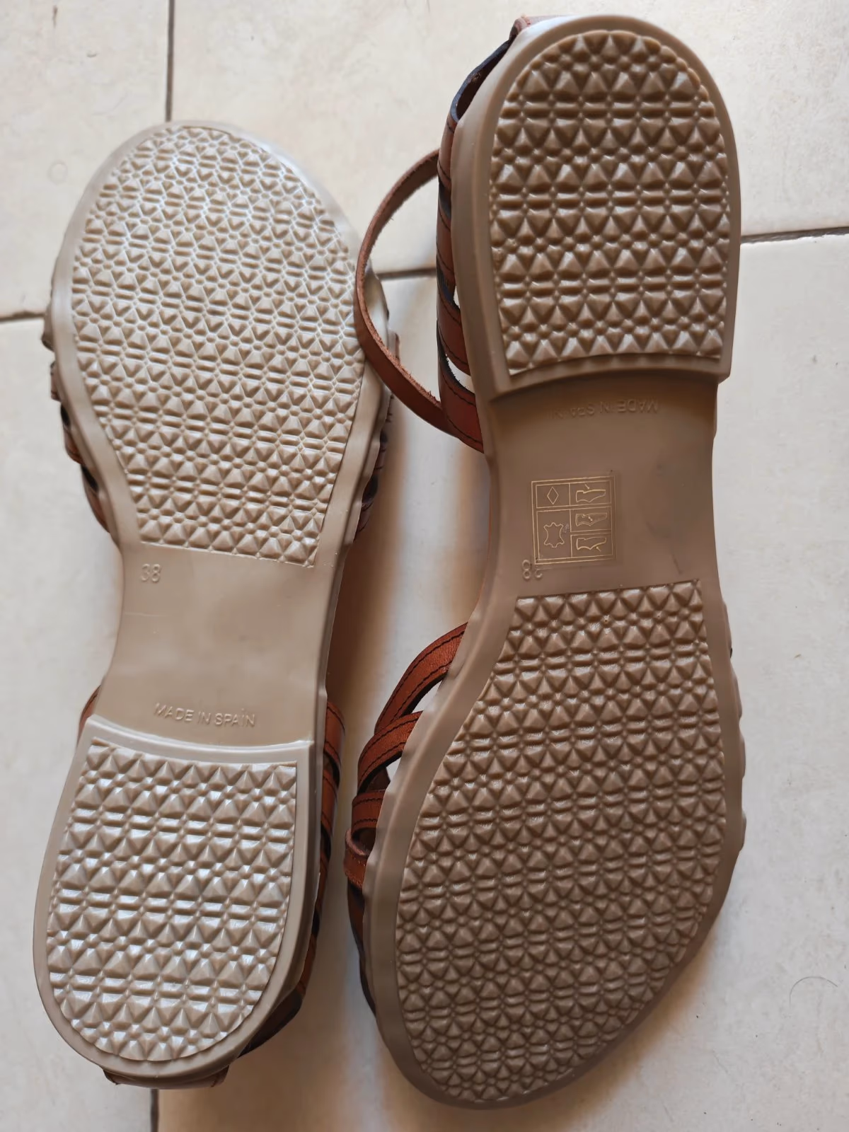 Sandalias de cuero marrón a estrenar, foto 2