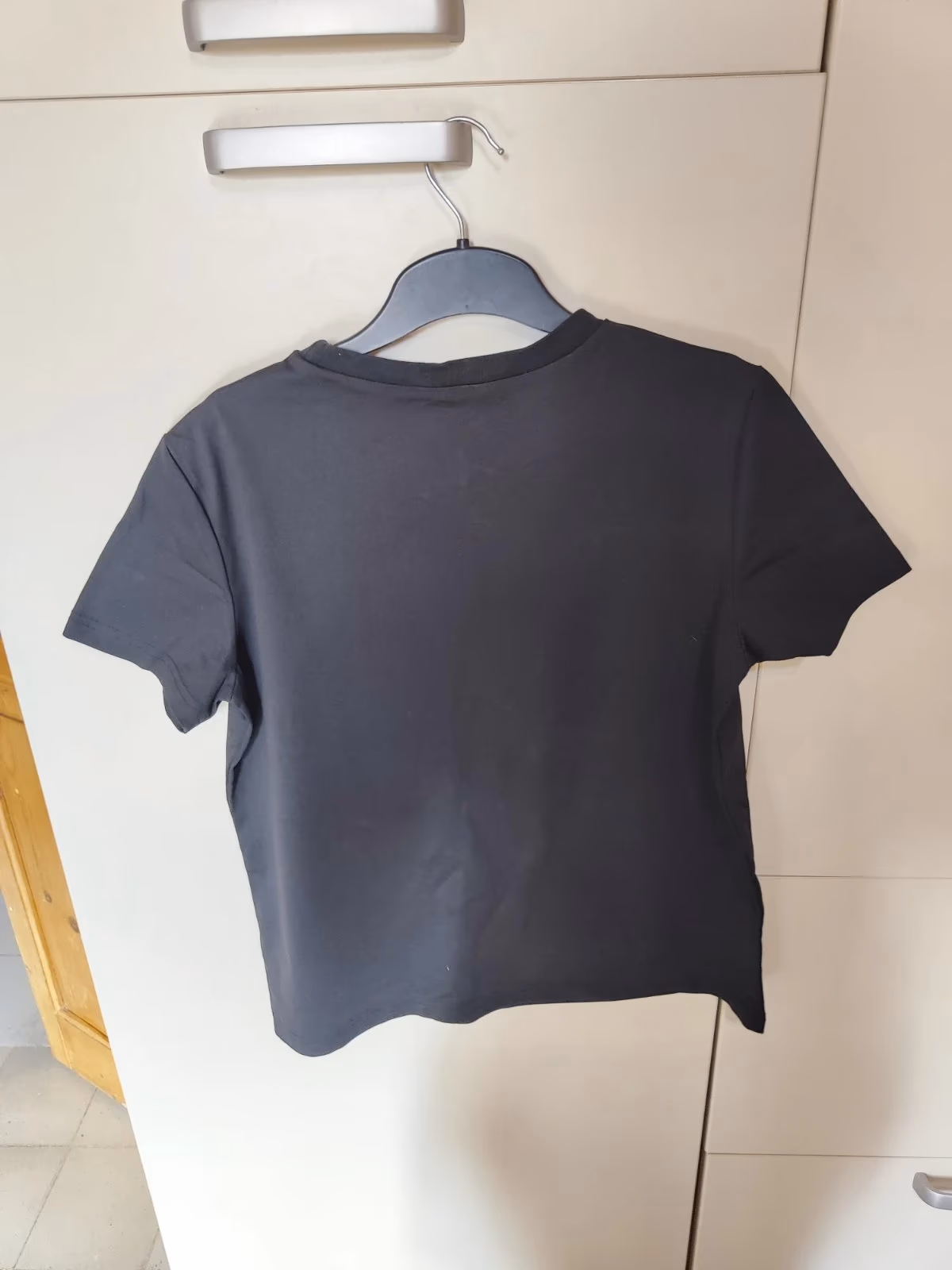 Black top, photo 3