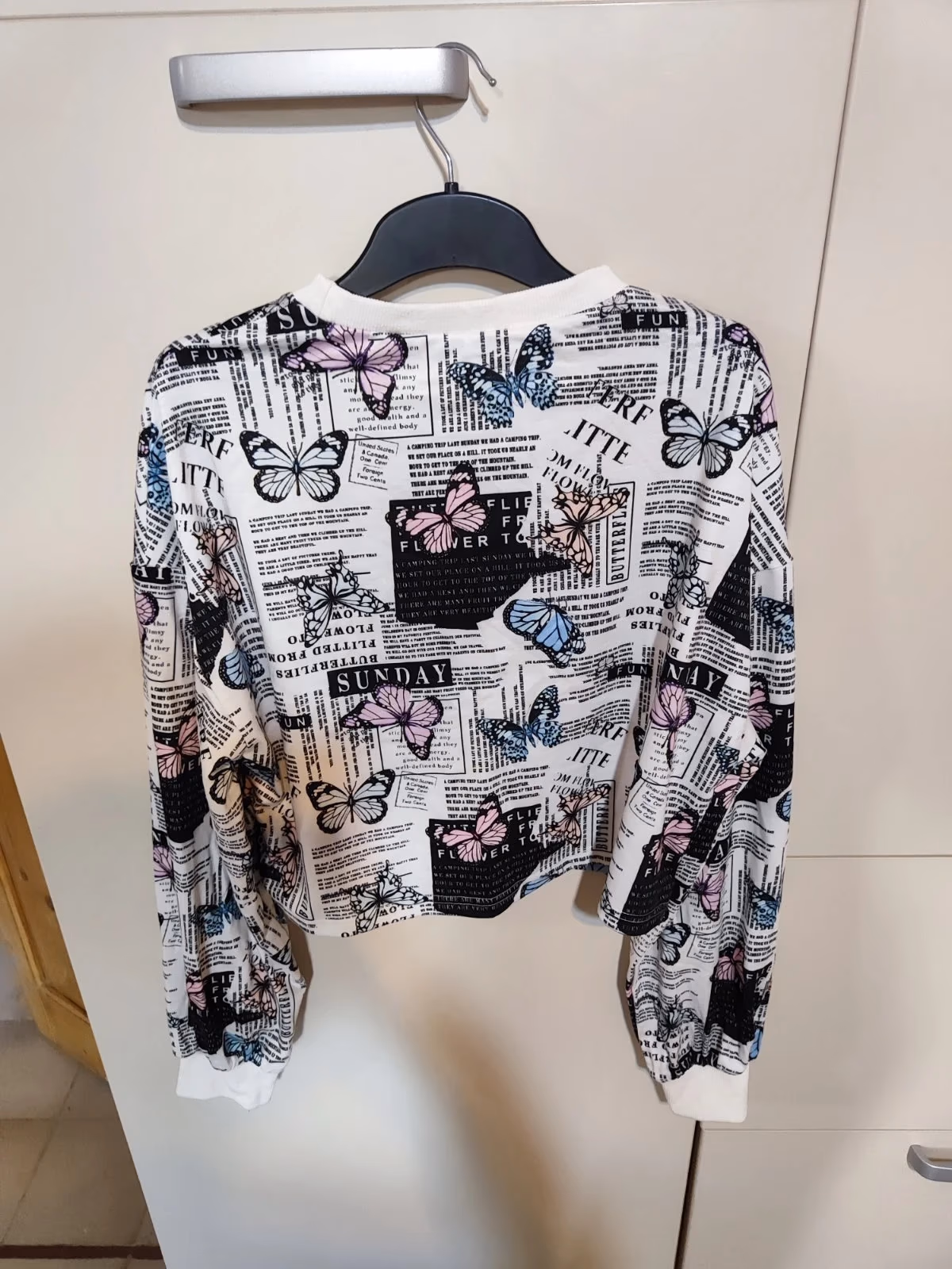 Camisa blanca con mariposas, foto 3