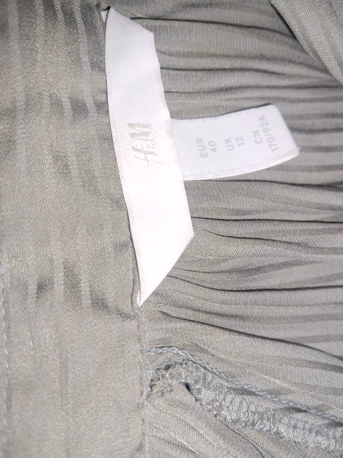 H&M Sage Green Plissé Pleated Top (Size M / EU 40), photo 2