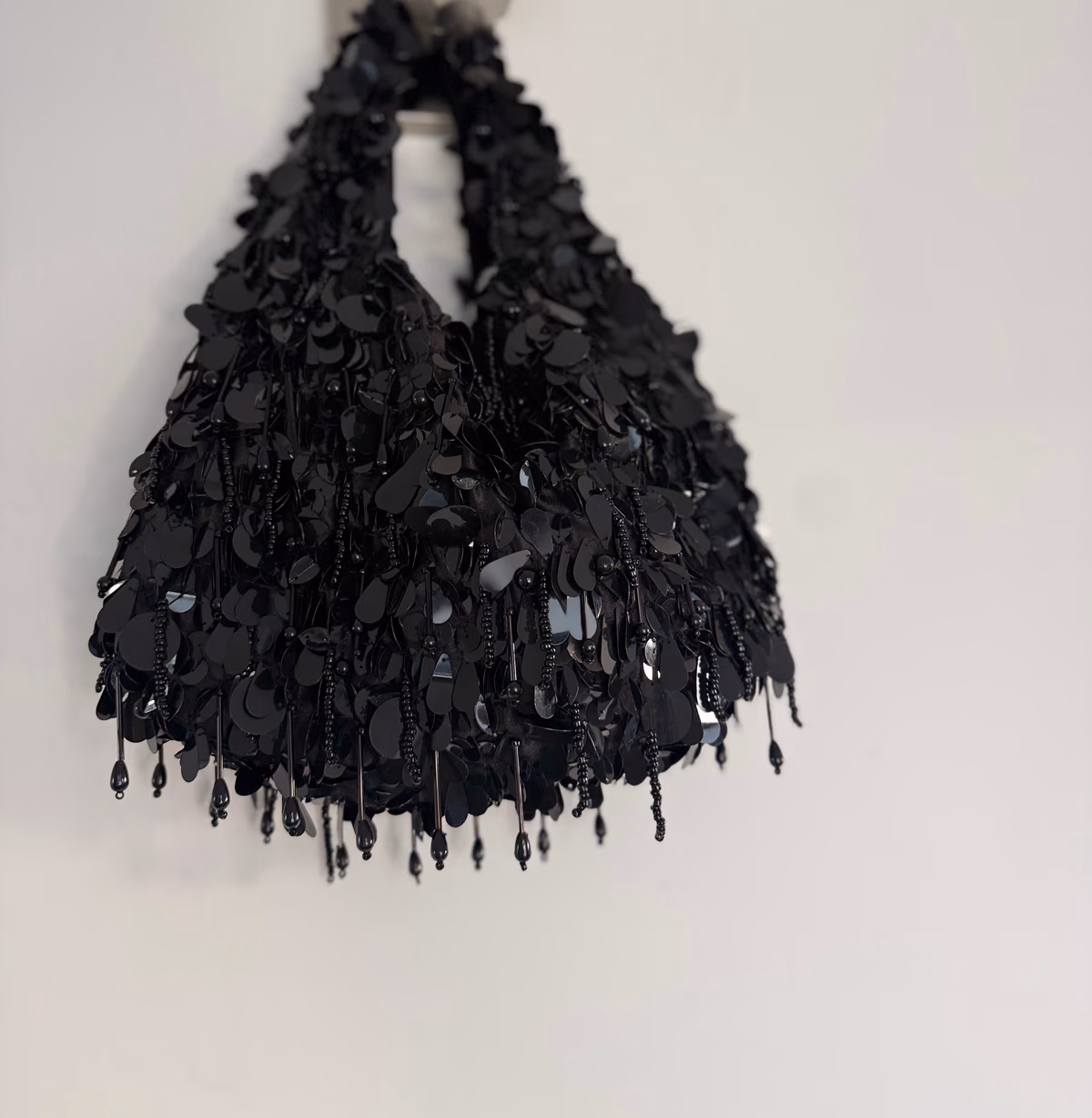 Bolso de hombro mini con lentejuelas y abalorios negros de Rita Ora x Primark, foto 2