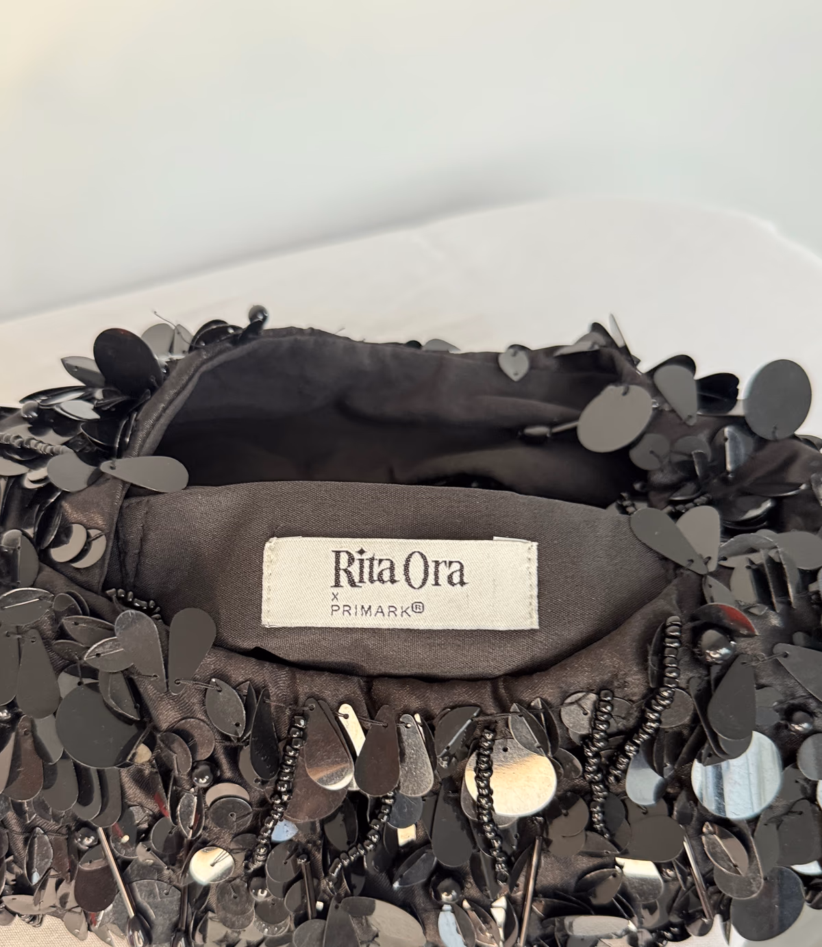 Bolso de hombro mini con lentejuelas y abalorios negros de Rita Ora x Primark, foto 3