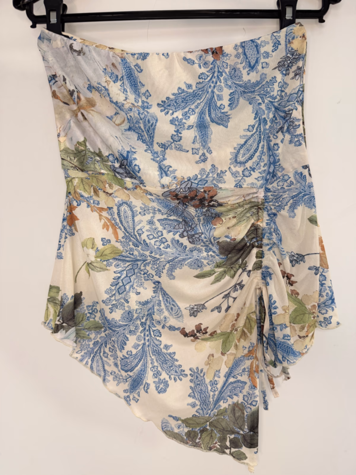 Top sem alças em malha floral com detalhes franzidos da Rita Ora x Primark, fotografia 3