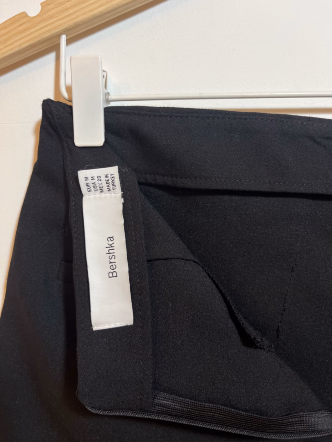 Gonna-pantaloncino Bershka con dettagli a fibbia, foto 4