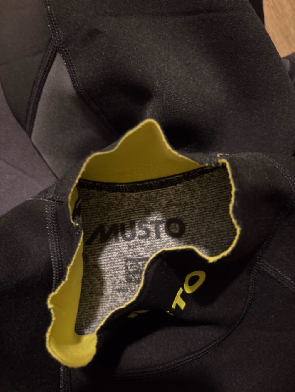 Camisola de manga comprida em neoprene da Musto, fotografia 3