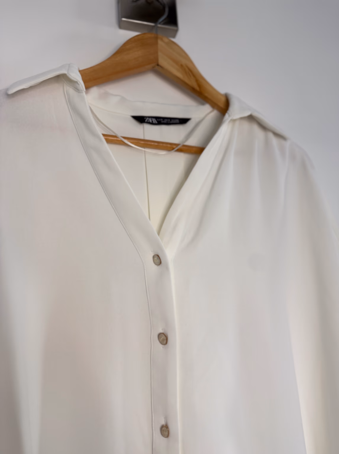 Zara White Oversized Flowy Shirt with Marbled Buttons, photo 4