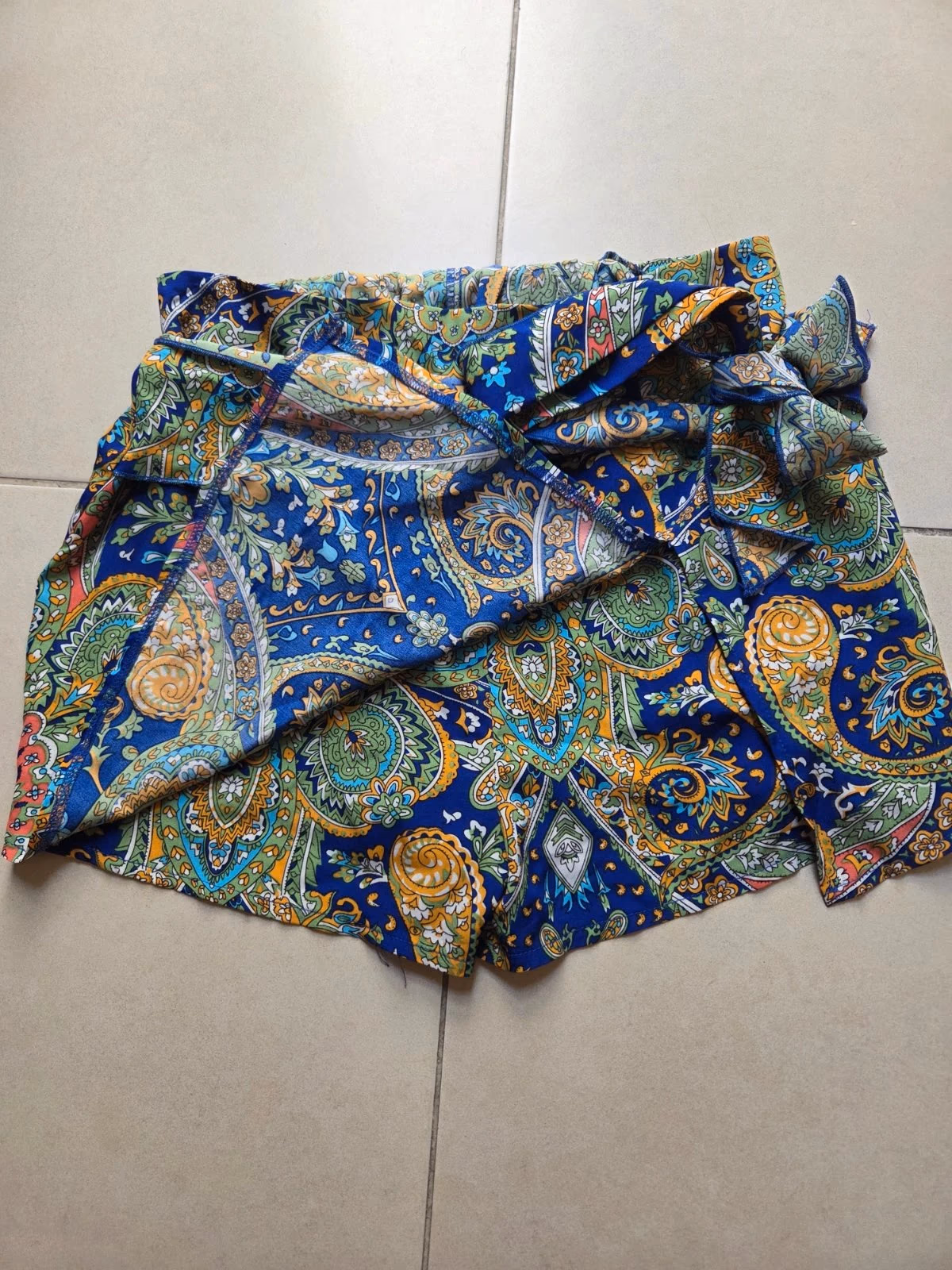 Paisley print waist tie shorts, photo 2