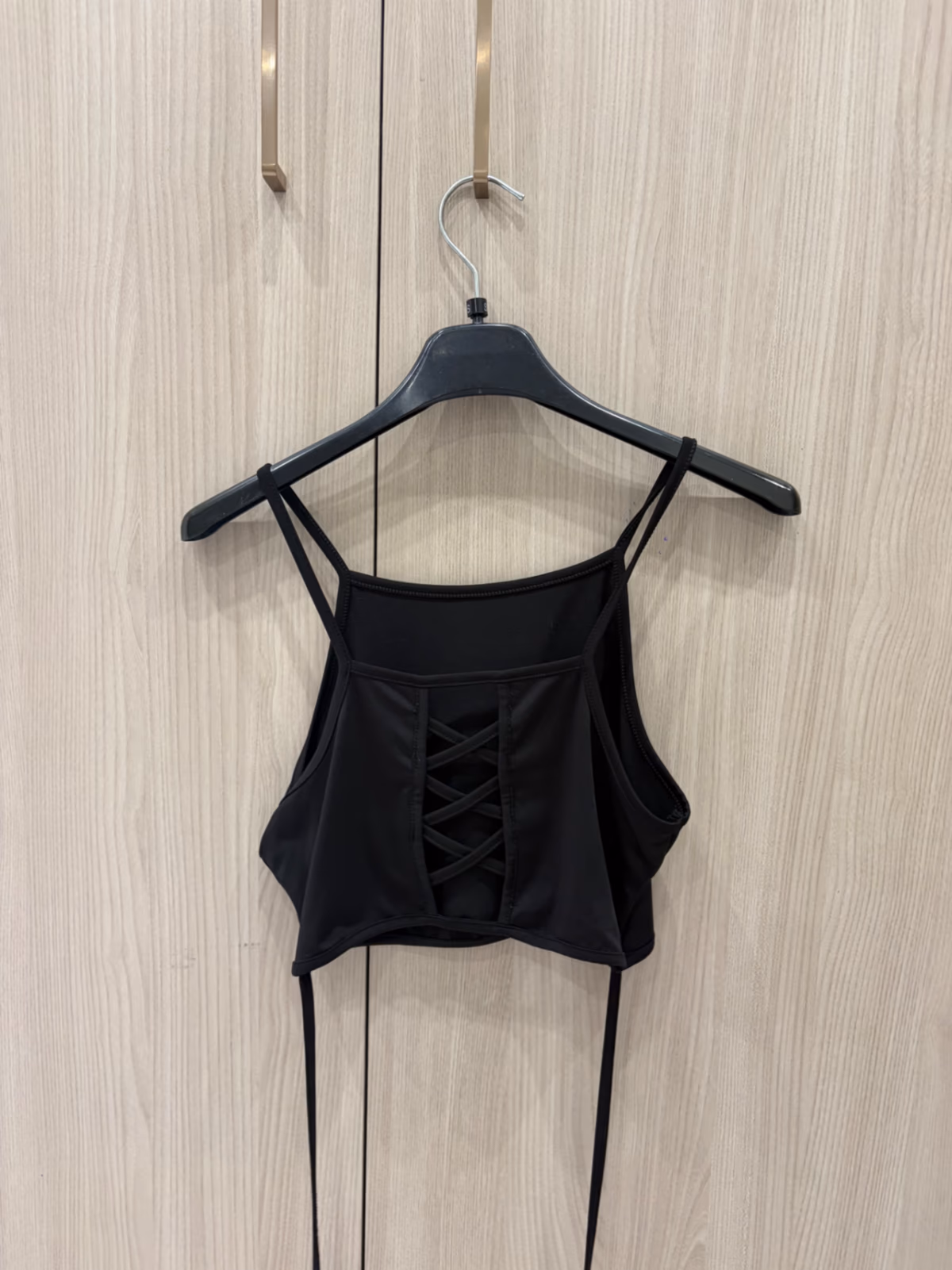 Top corto nero con lacci, foto 2