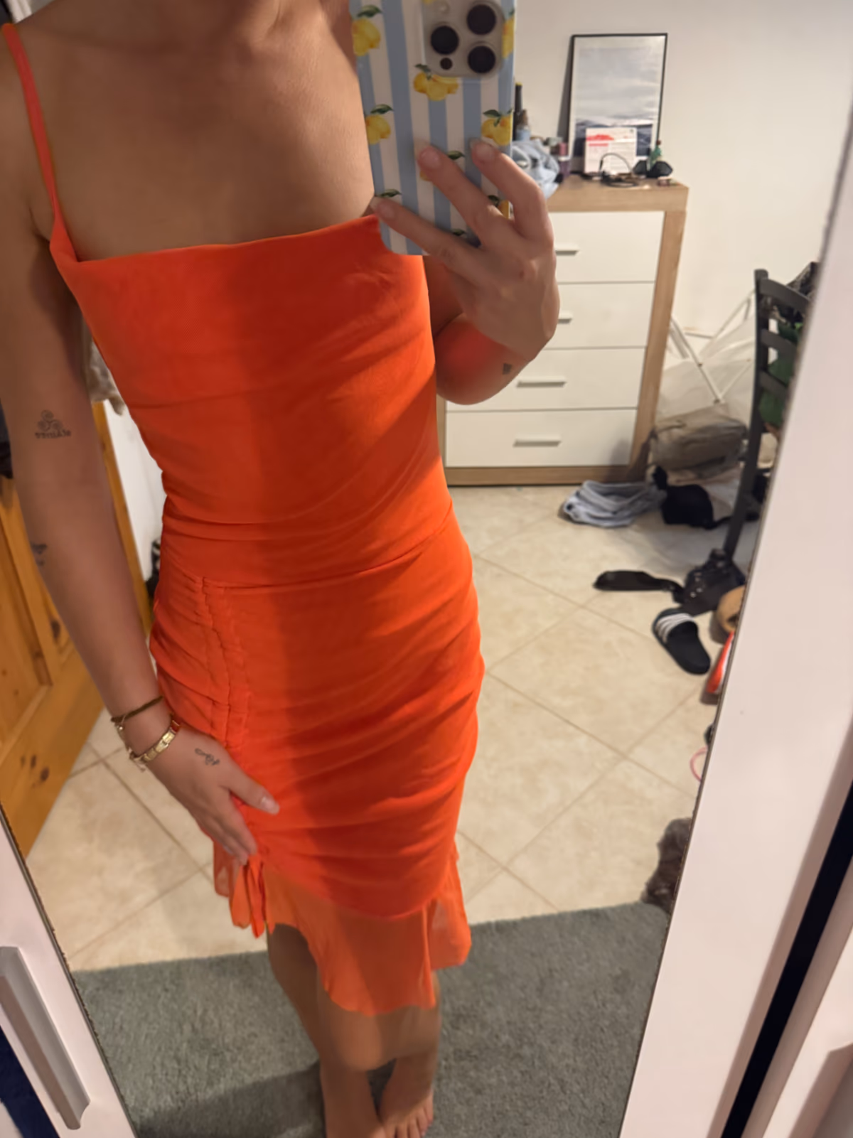 Minivestido de malla fruncida de color naranja, foto 2