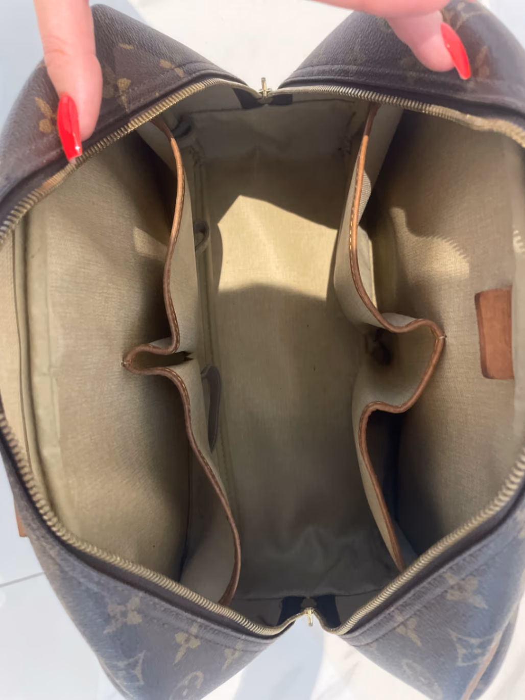 Louis Vuitton Monogram Deauville Bag, photo 3