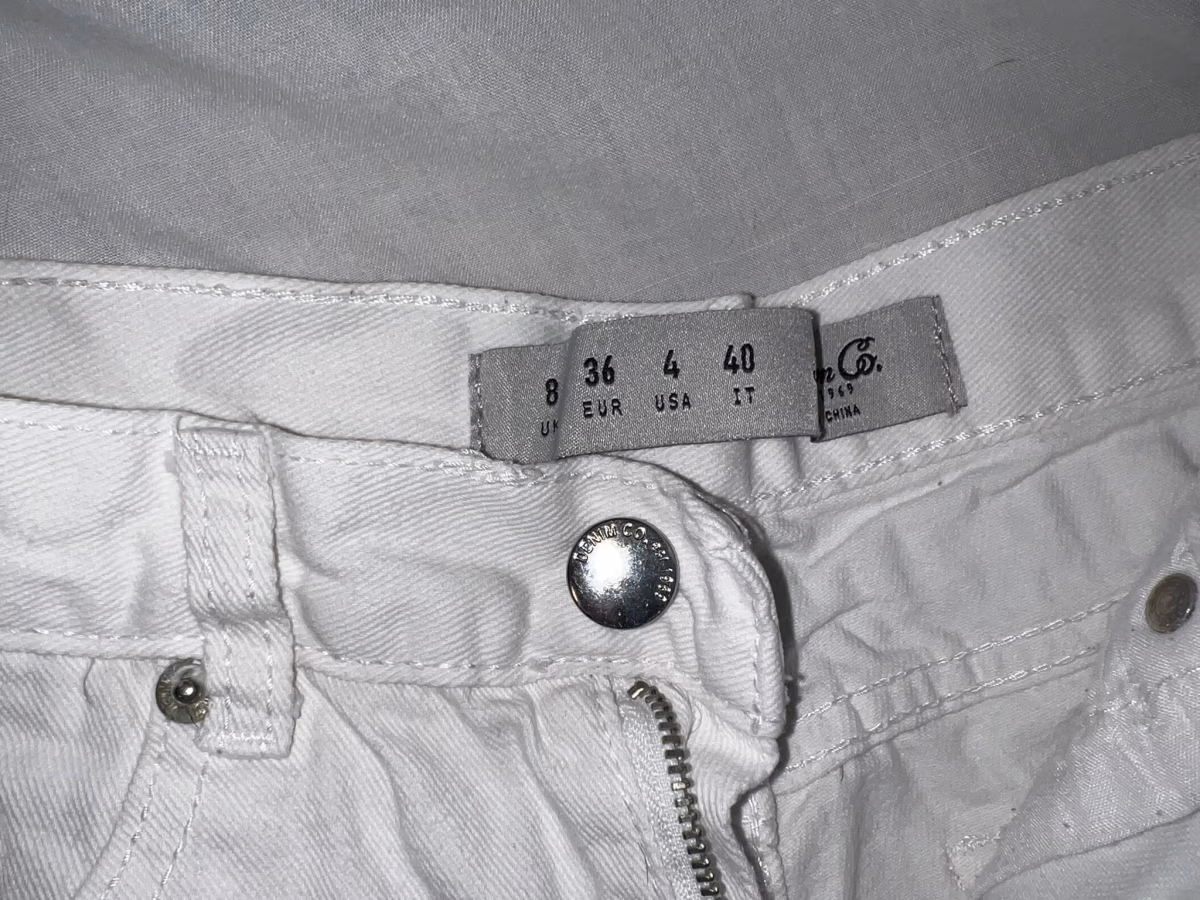 Pantalones cortos de vaquero blancos desgastados, foto 2