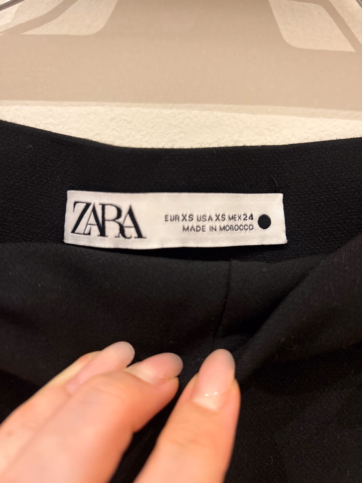 Zara Black high-waisted gold-button shorts, photo 4