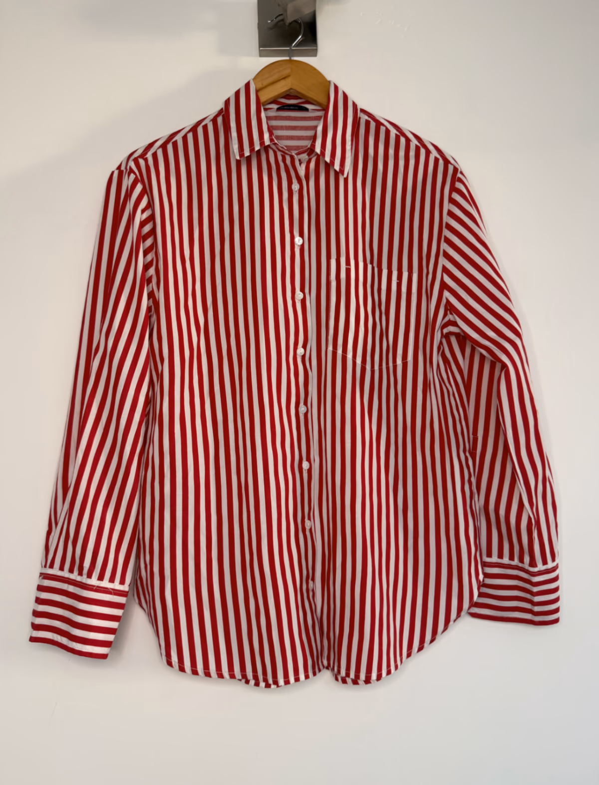Camisa de Stradivarius a rayas rojas y blancas con botones, foto 3