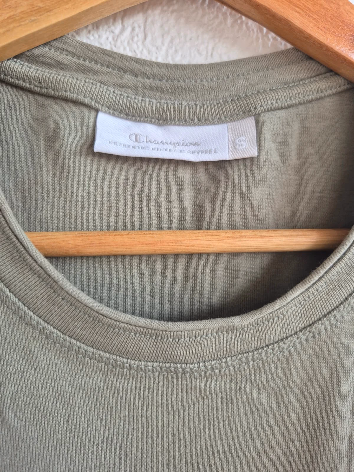 Camiseta Champion de algodón color oliva con bolsillo, foto 2