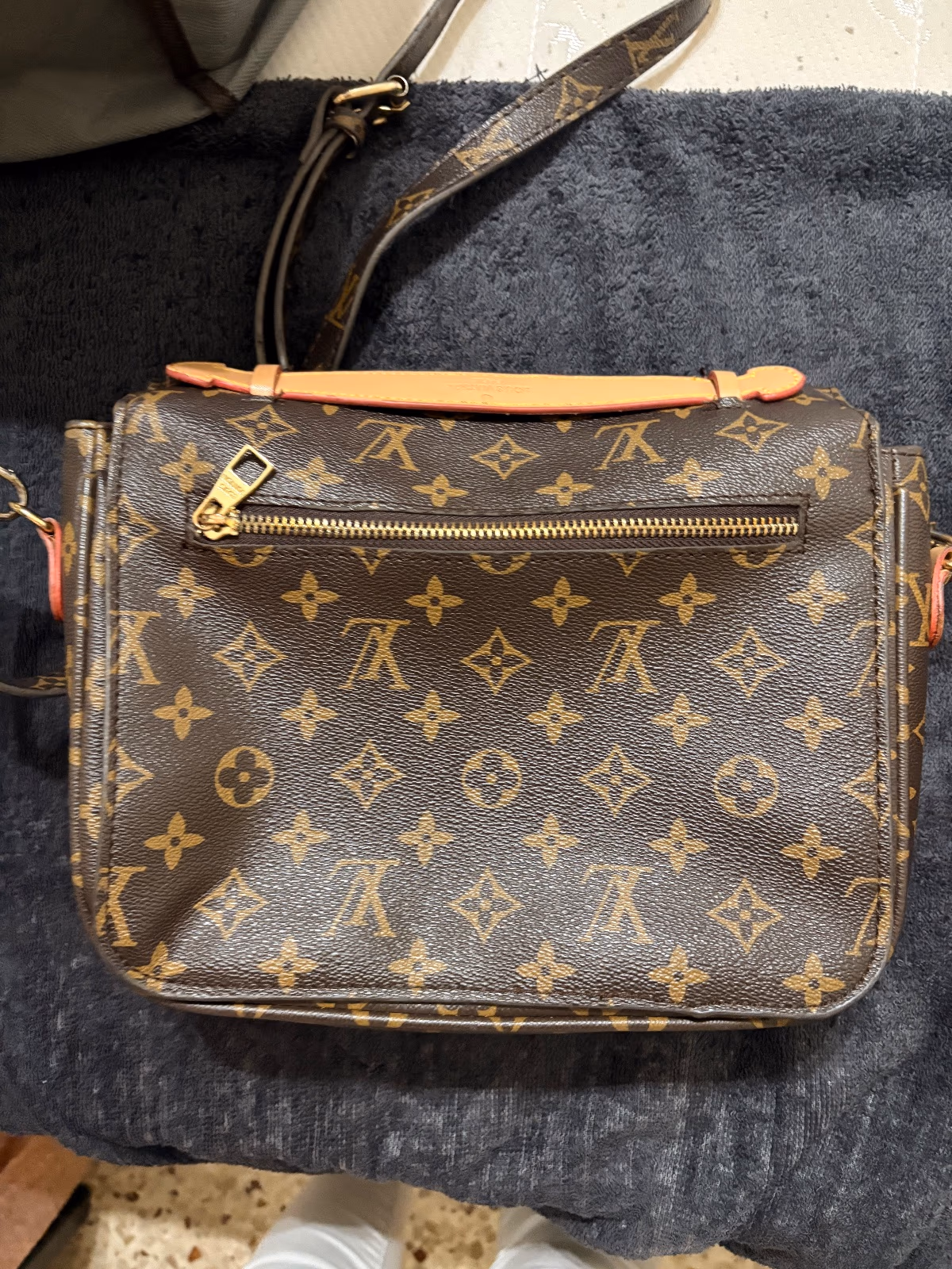Louis Vuitton Monogram Crossbody Bag, photo 3