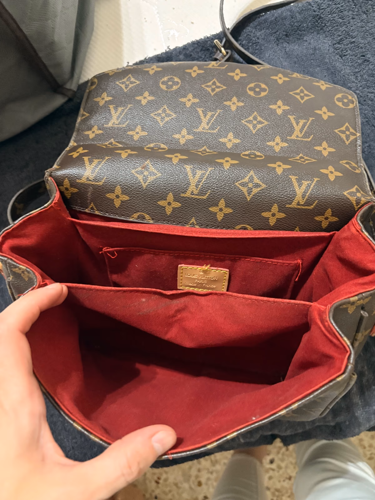 Louis Vuitton Monogram Crossbody Bag, photo 4