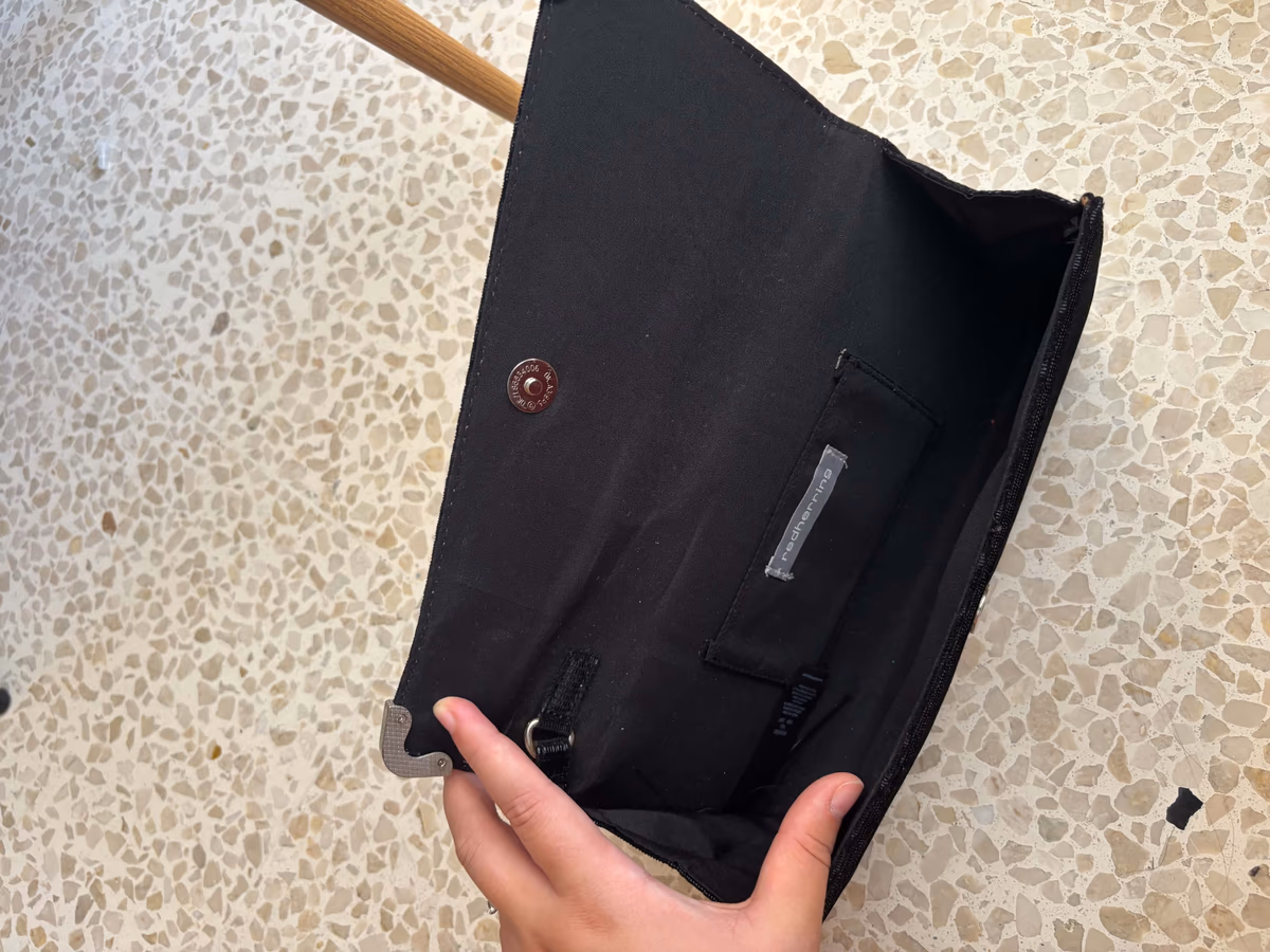 Black textured envelope clutch bag Redherring, photo 2