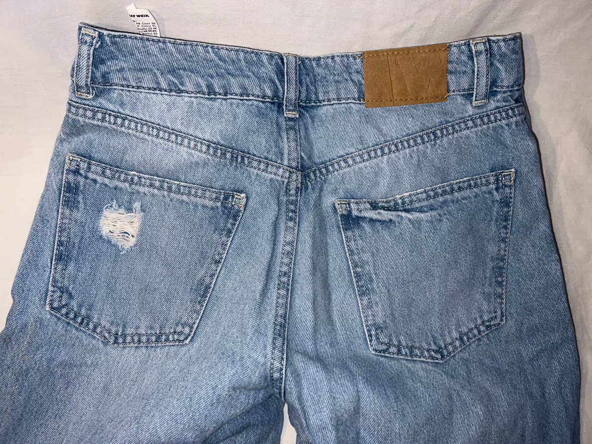 Jeans in denim slavato con effetto consumato, foto 3