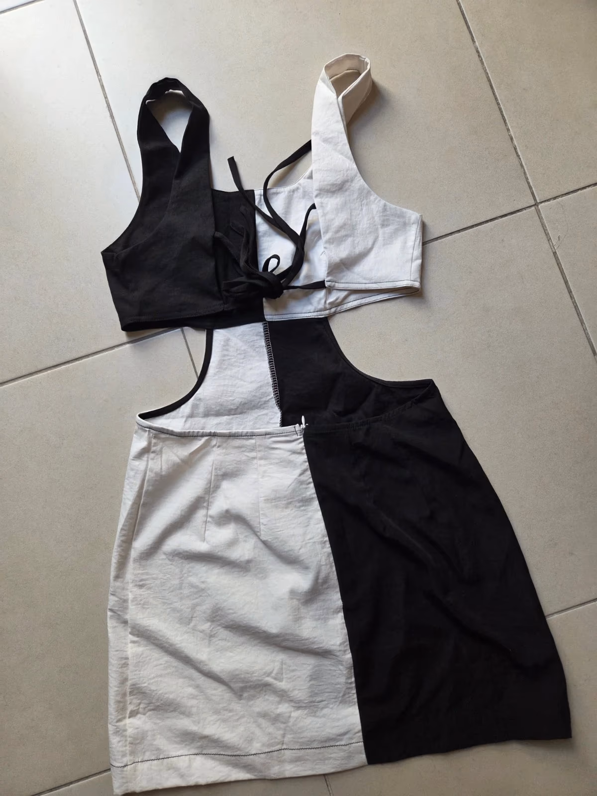Vestido blanco y negro con aberturas, foto 3