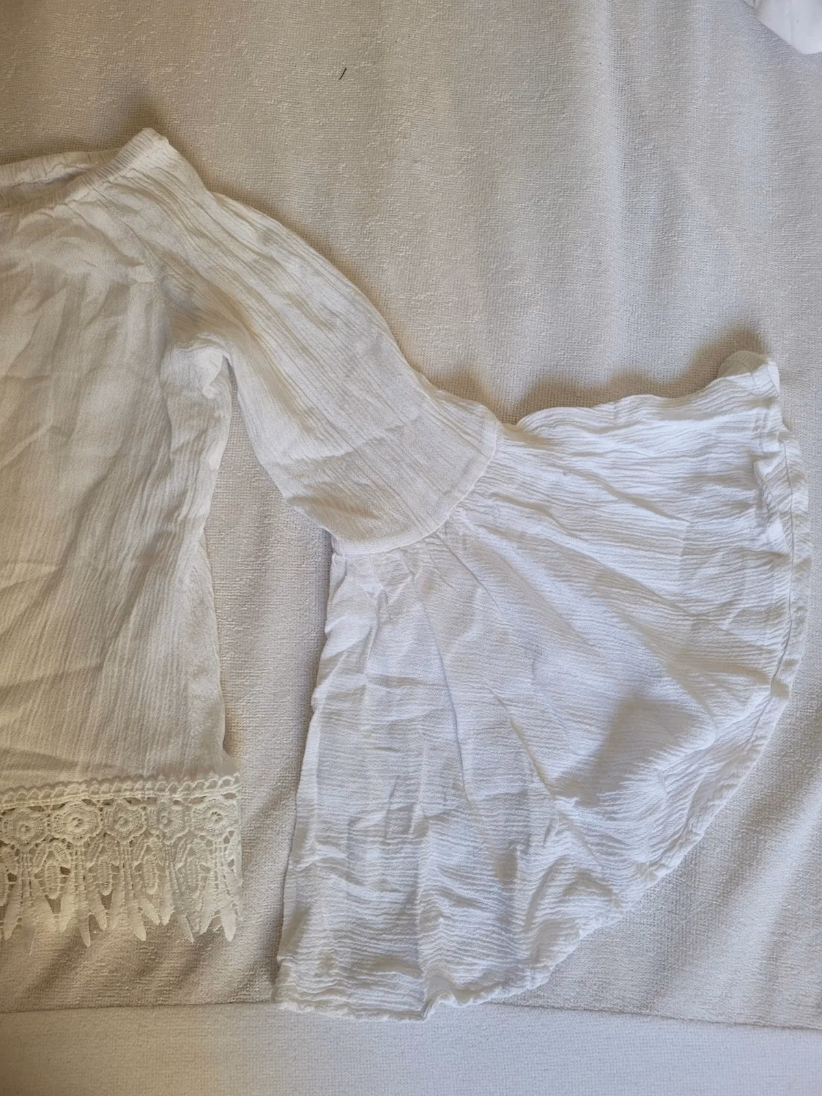 Top blanco vaporoso con mangas acampanadas , foto 4