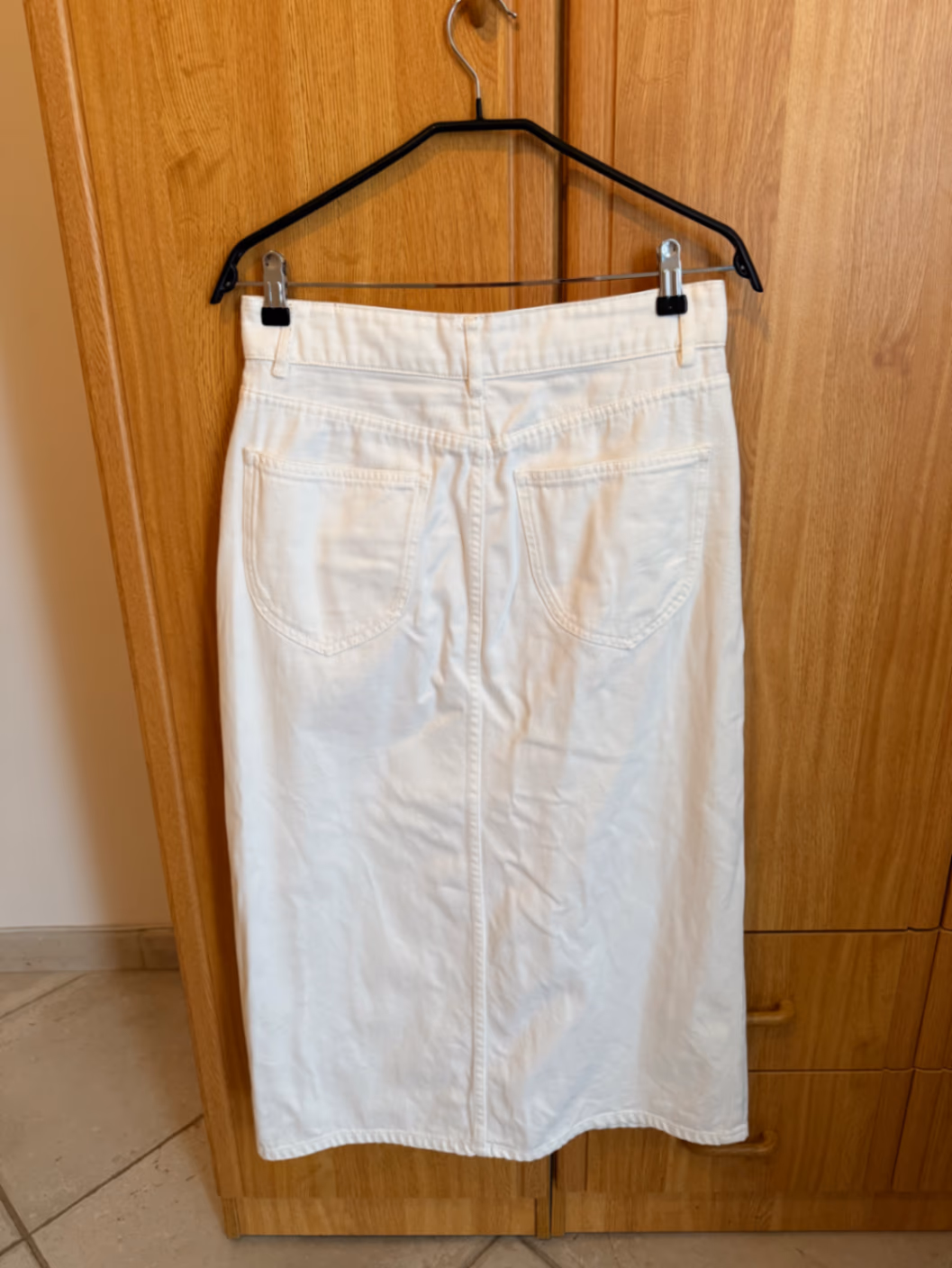 Falda midi de denim blanco con abertura delantera, foto 3