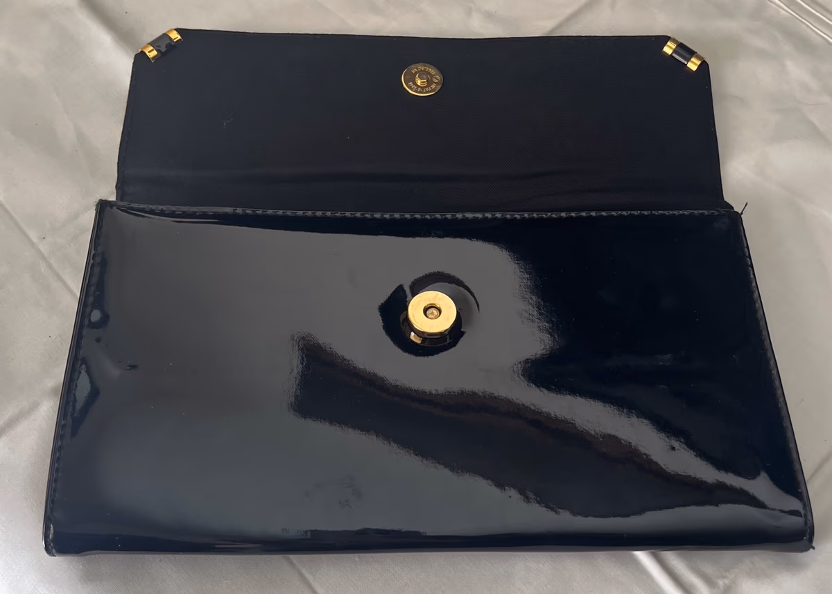 Bolsa de mão clássica preta envernizada, fotografia 5