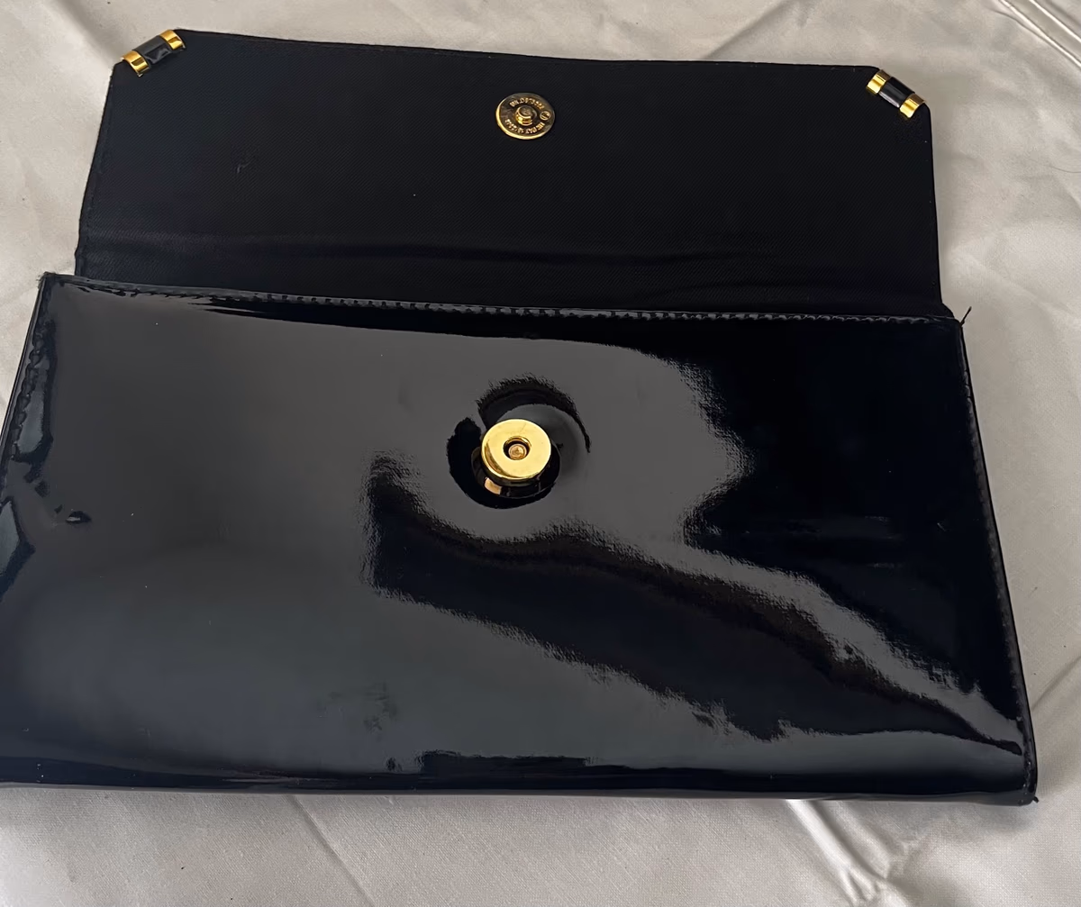 Bolsa de mão clássica preta envernizada, fotografia 4