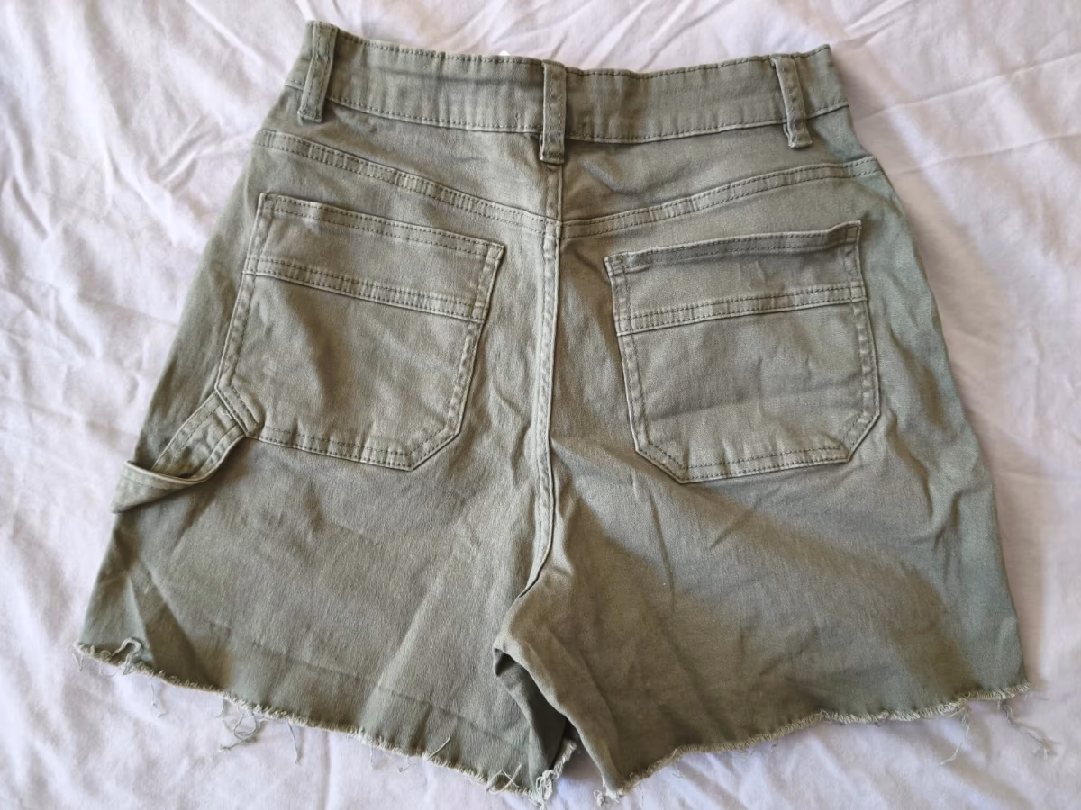Pantaloncini in denim utility color kaki di Tezenis, foto 2