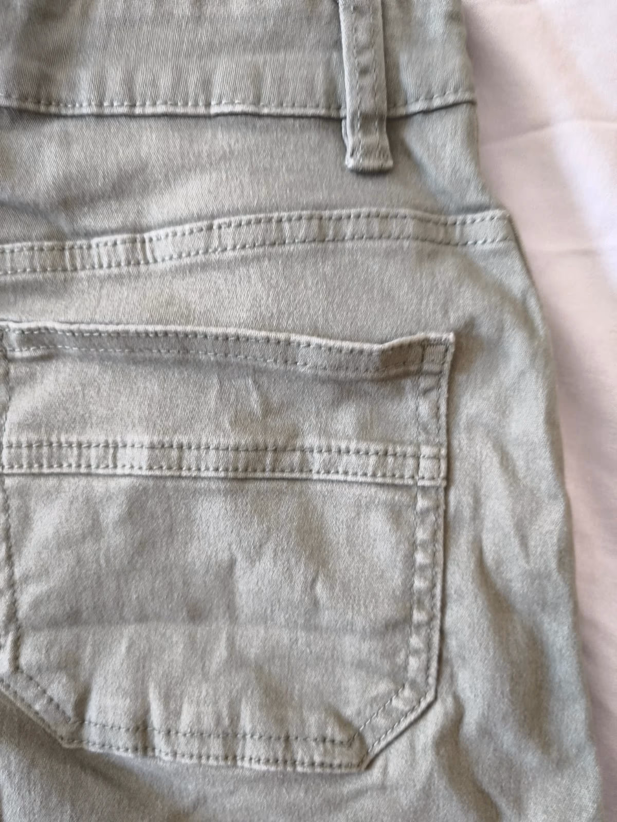 Pantaloncini in denim utility color kaki di Tezenis, foto 5