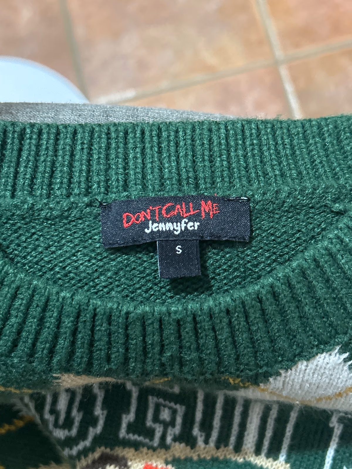 Maglione natalizio a rombi verde con orsetto, foto 3