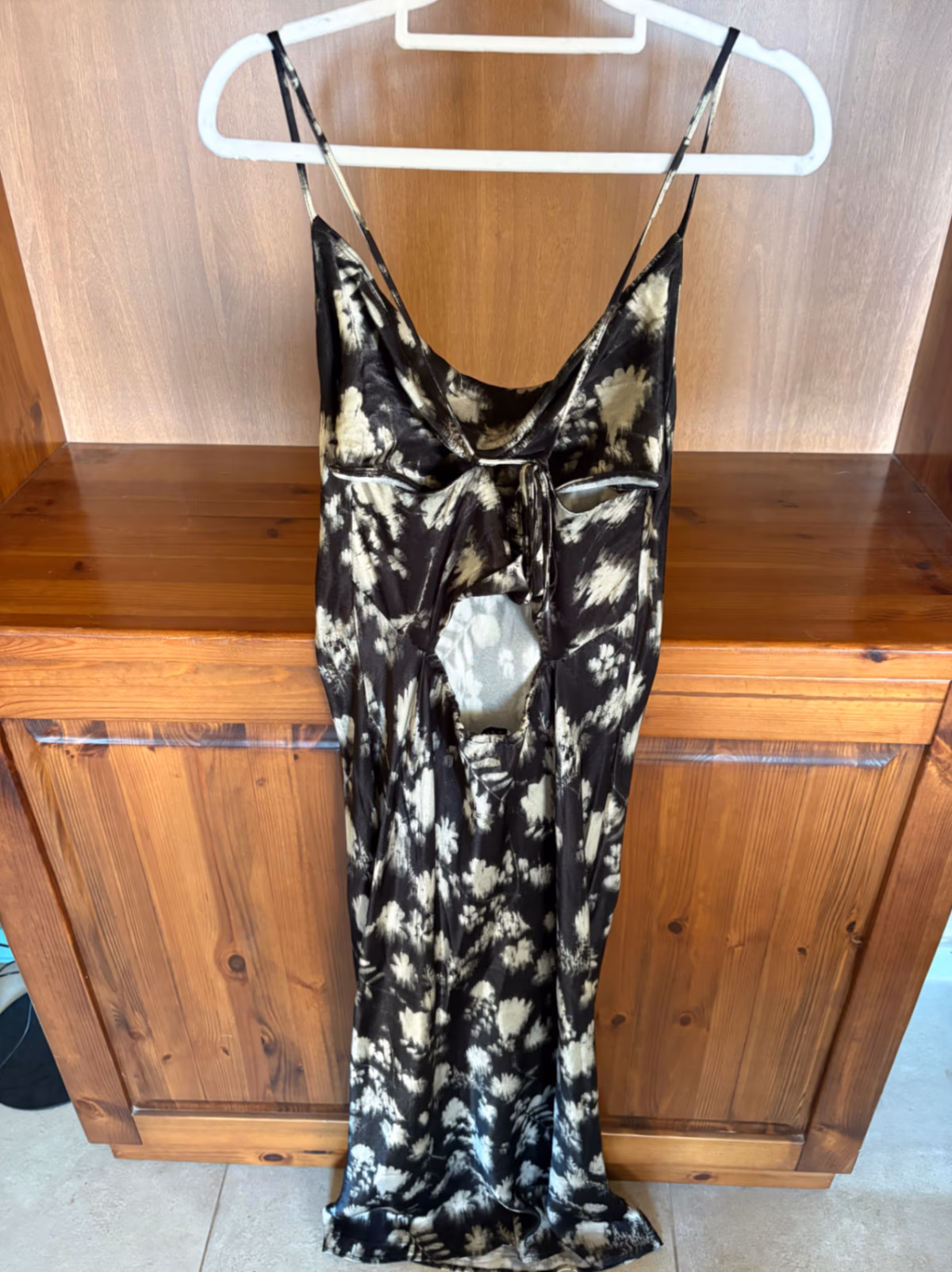 Abito midi in raso a fiori di Topshop, foto 2
