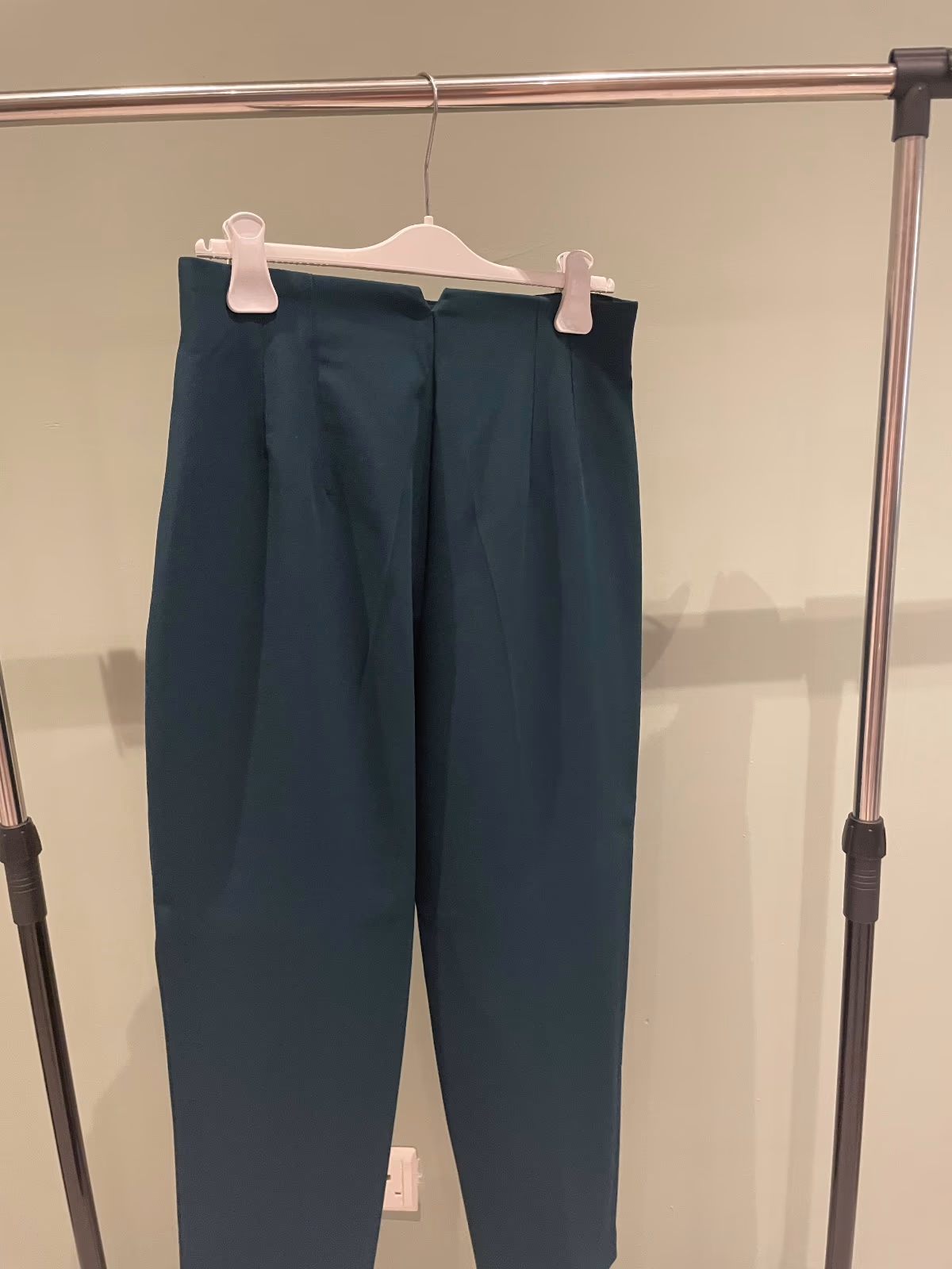 Pantaloni sartoriali a vita alta verde scuro, foto 3