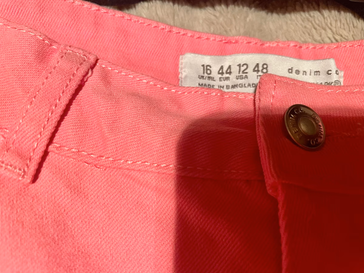Bright pink denim shorts, photo 2
