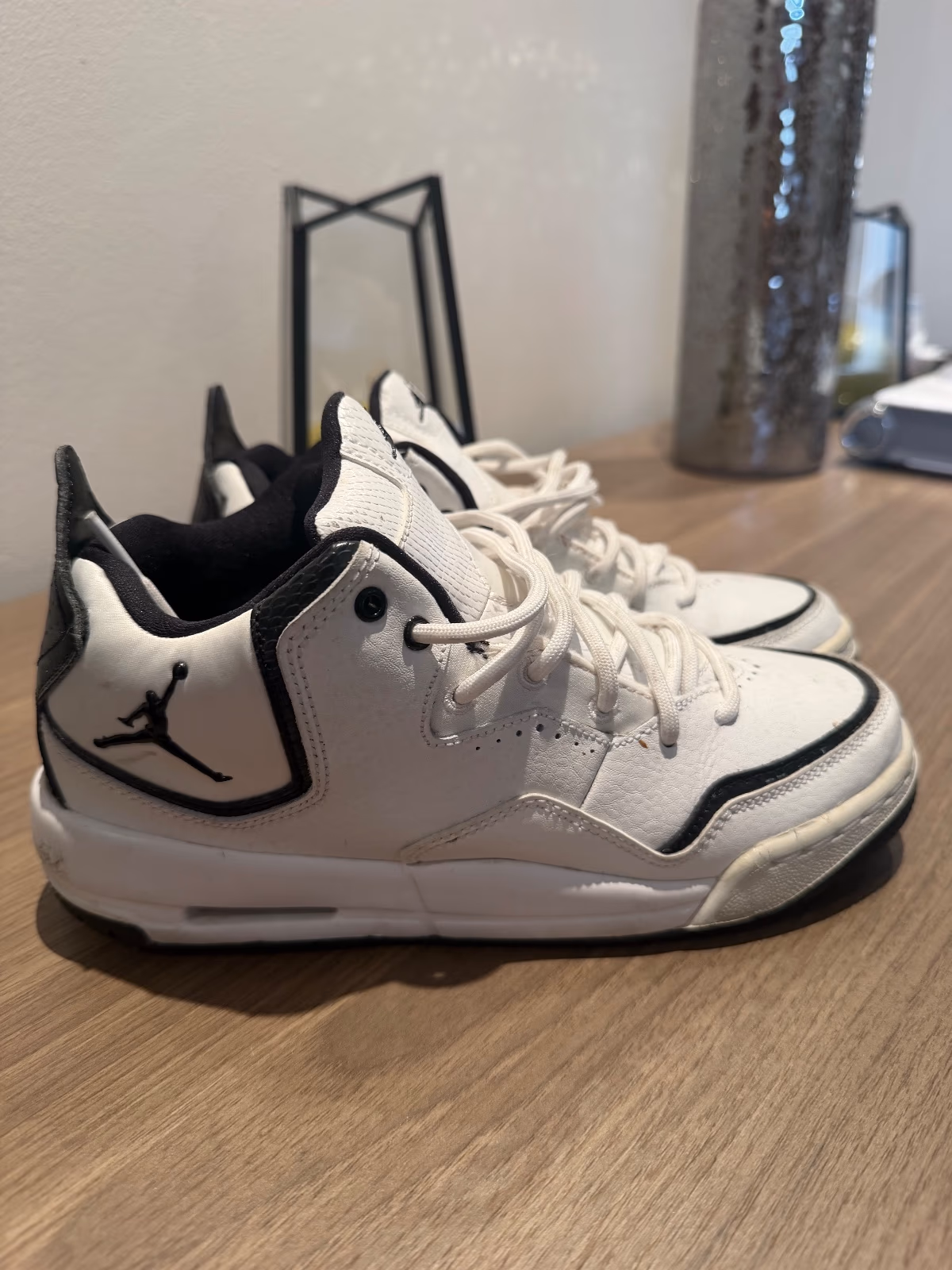Sneakers Jordan bianche e nere 37,5 eu Like New , photo 2