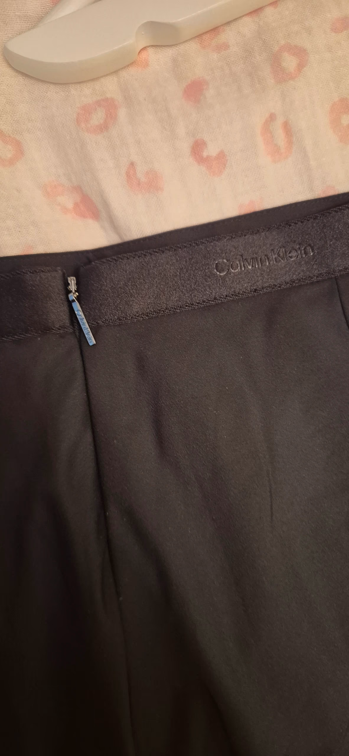 Black satin Calvin Klein midi skirt, photo 3