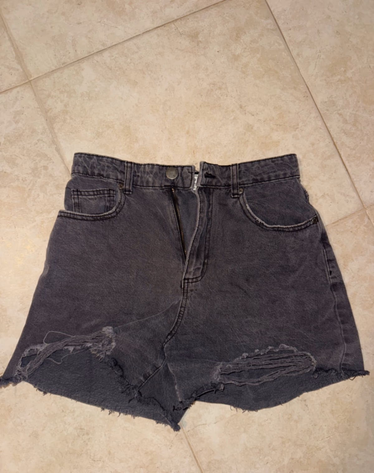Black distressed denim shorts, photo 3