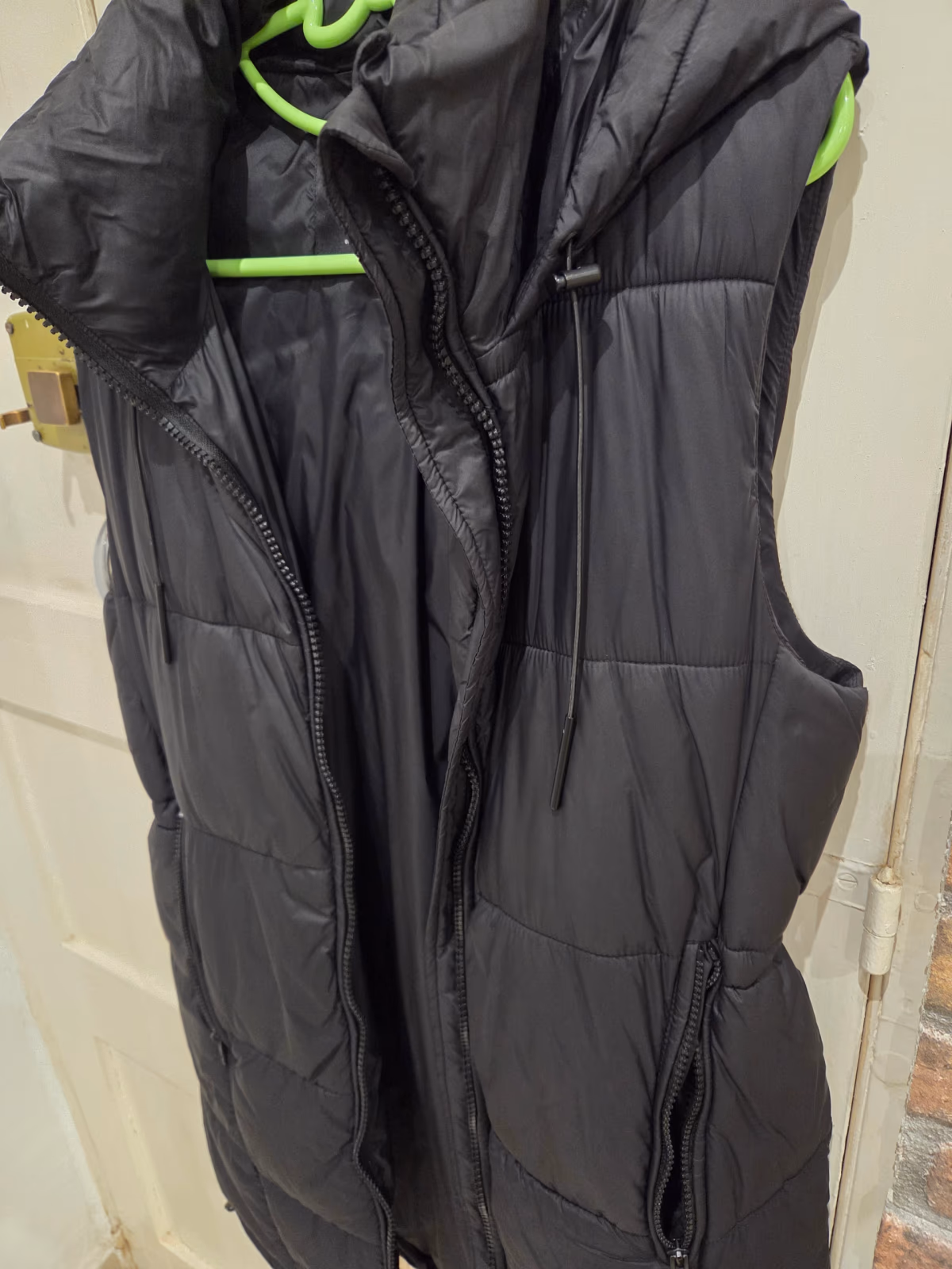 Zara black padded hooded gilet, photo 3