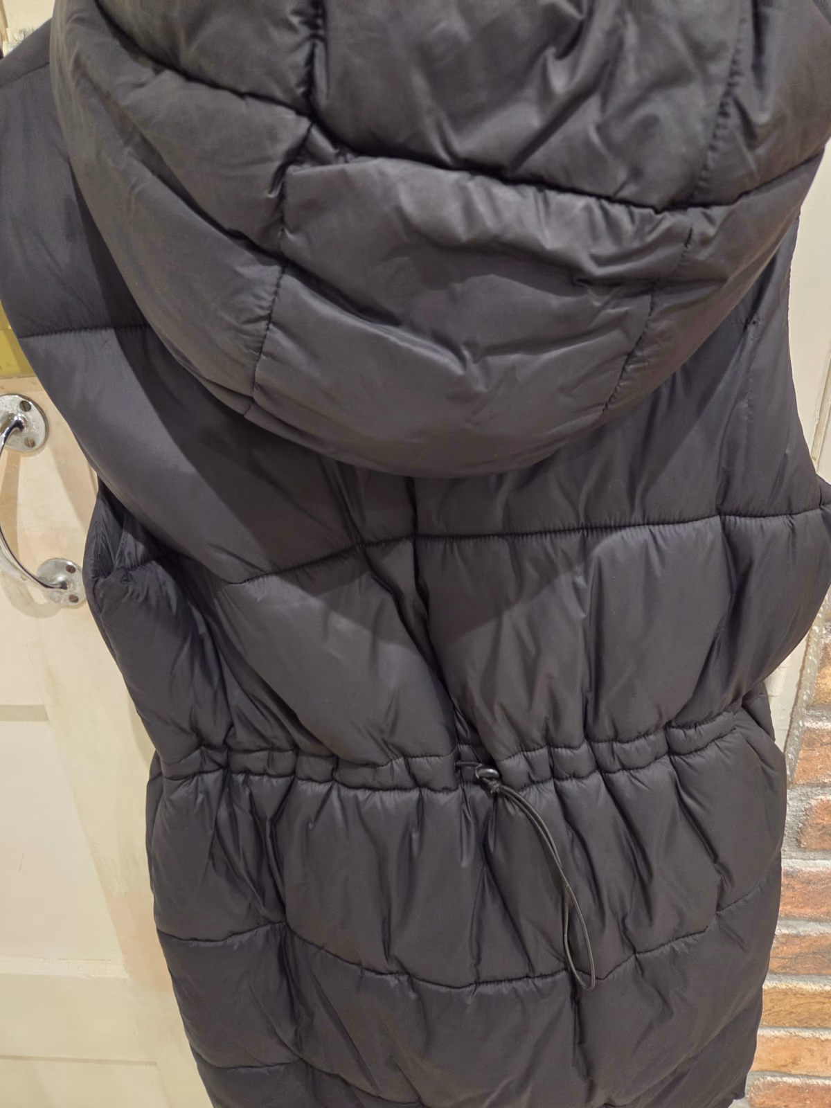 Zara black padded hooded gilet, photo 5