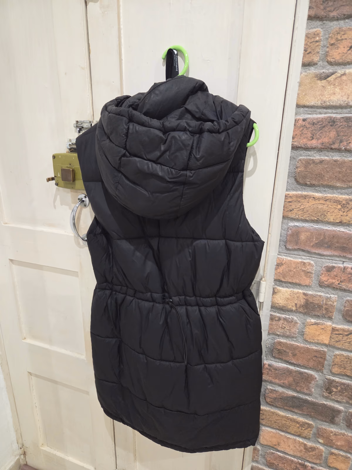 Zara black padded hooded gilet, photo 4