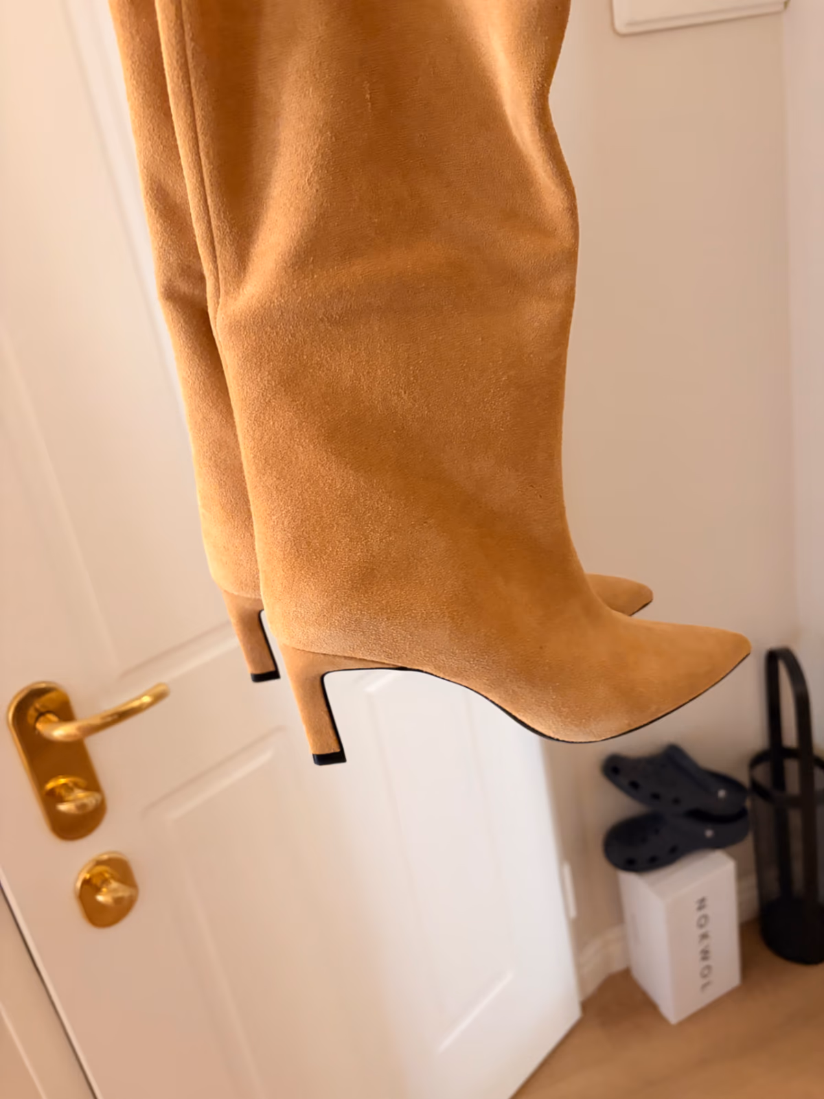 Tan suede pointed heel boots, photo 2