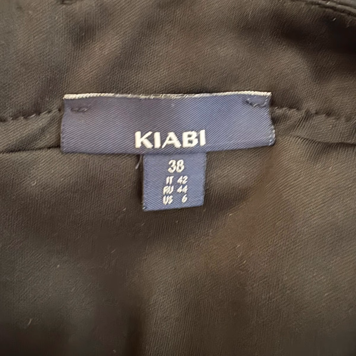 Falda Kiabi negra y rosa con estampado floral estilo Y2K, foto 5