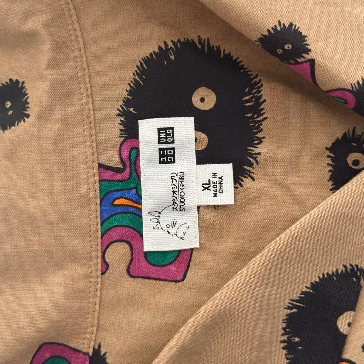 Camisa con estampado de Uniqlo y Studio Ghibli, foto 3