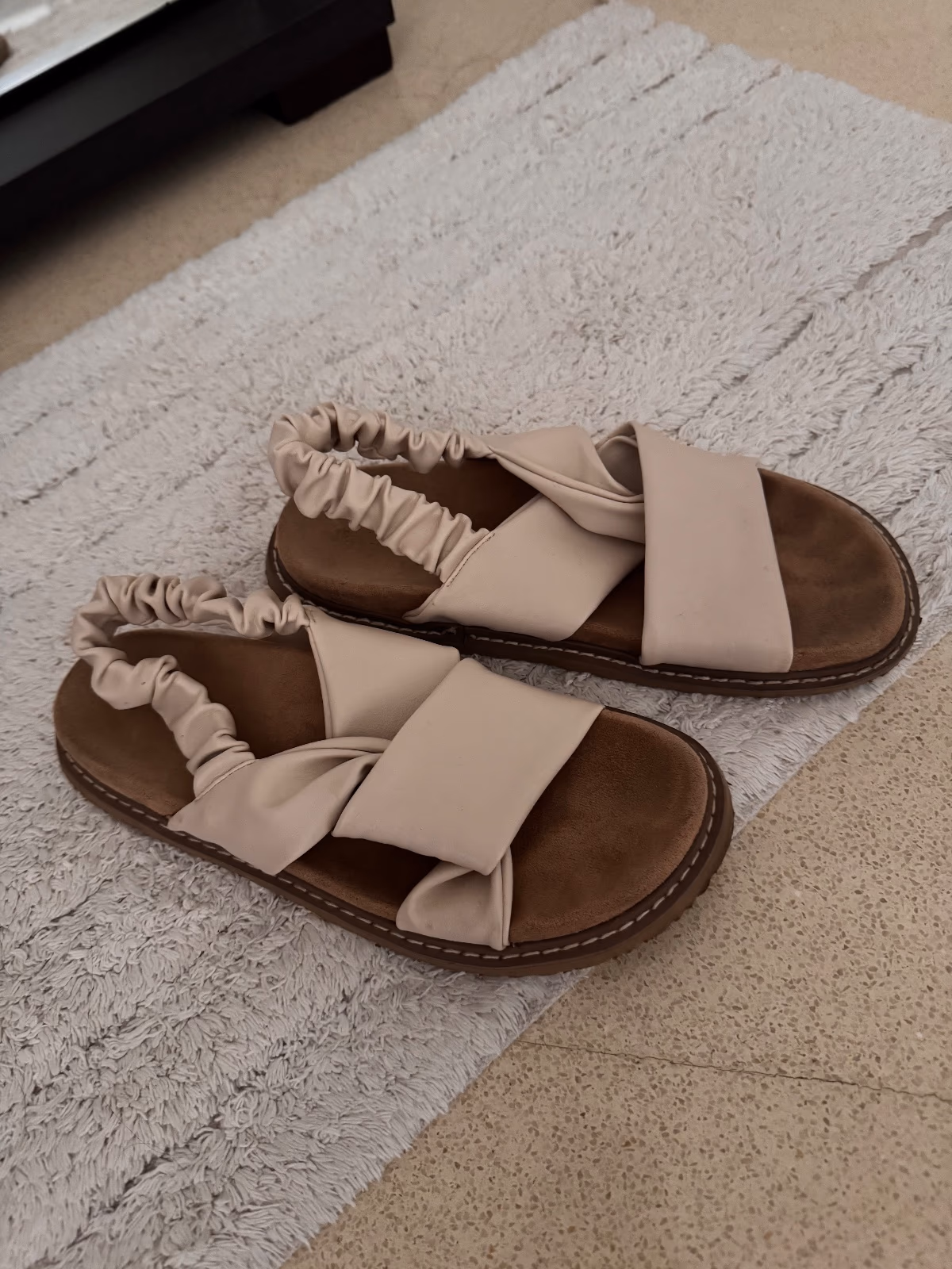 Beige elasticated strappy flat sandals, photo 2