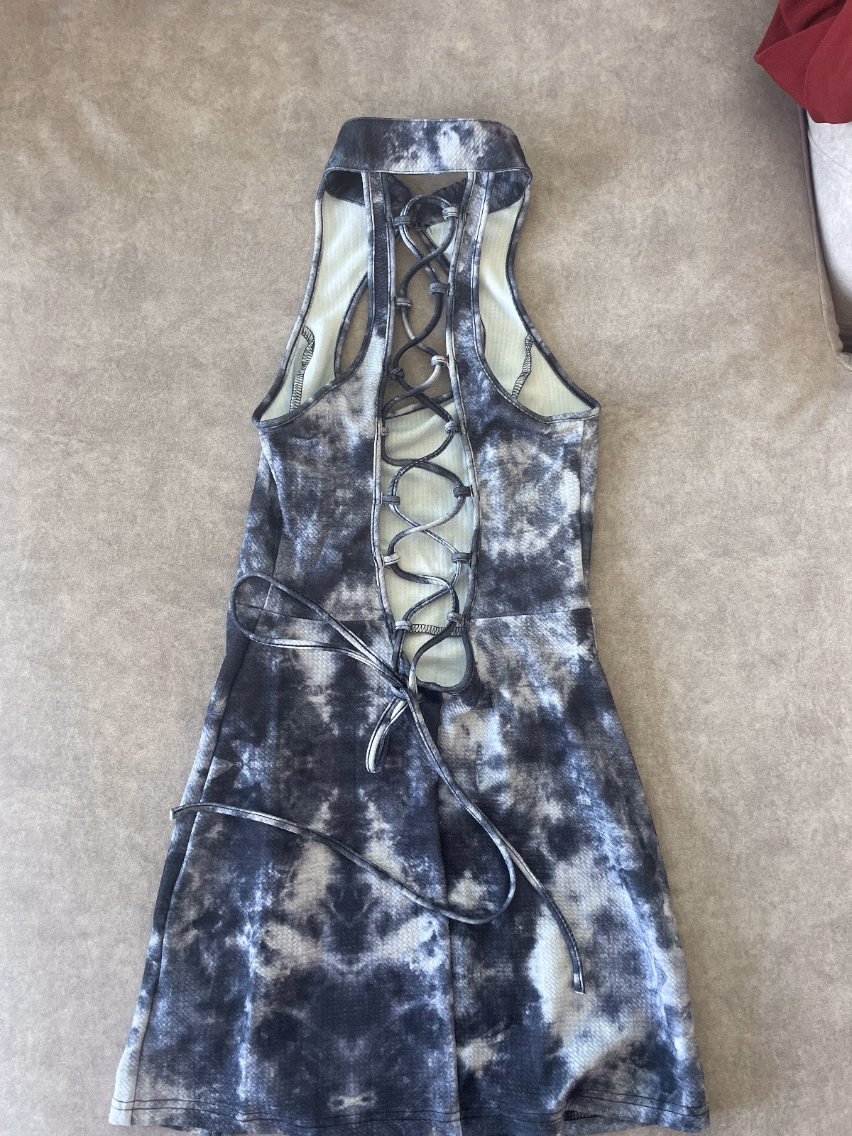 Vestido con estampado de mármol y lazo en la espalda, foto 2