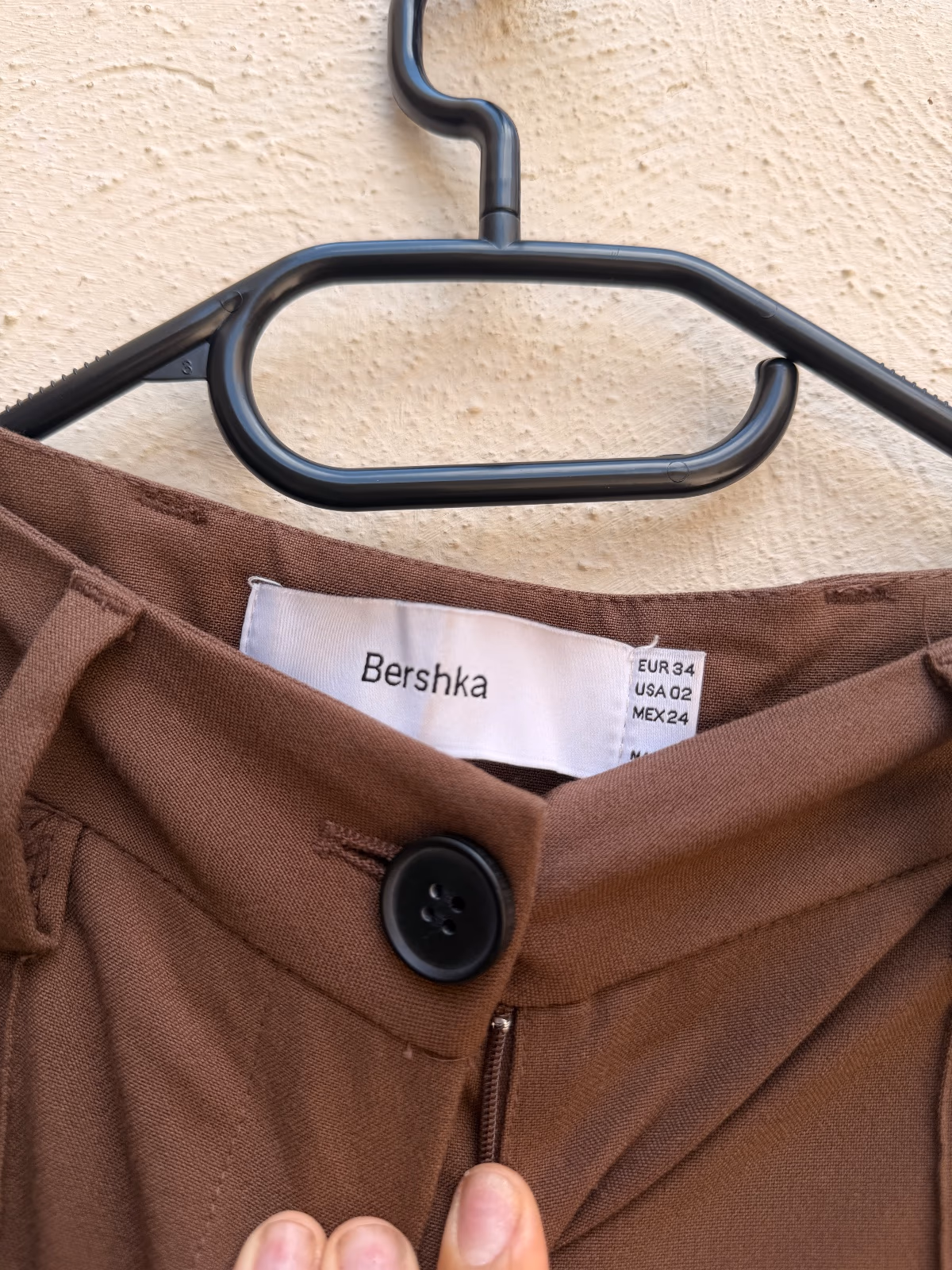 Bershka Petite Kick Flare Trousers in Brown, photo 2