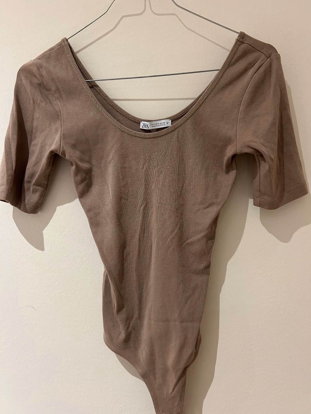 Conjunto de 2 bodies canelados com decote redondo da Zara, fotografia 3